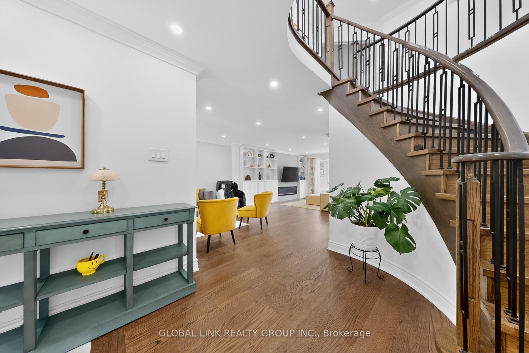 Photo 4 of Upper 2141 Galena Crescent, Oakville, Wedgewood Creek — HOMEH