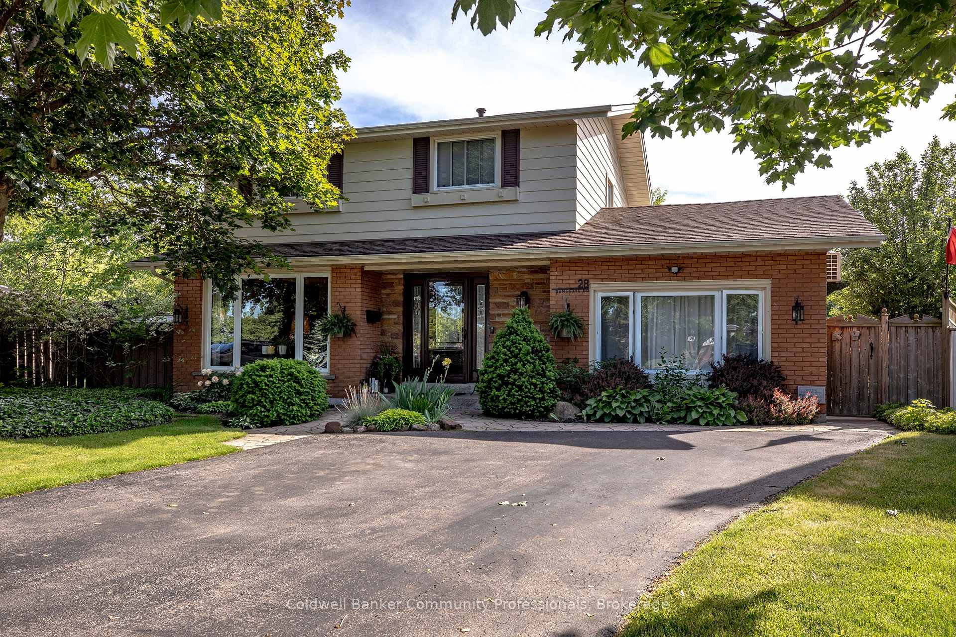 Photo 1 of 28 Ramsgate Drive, Hamilton, Stoney Creek — HOMEH