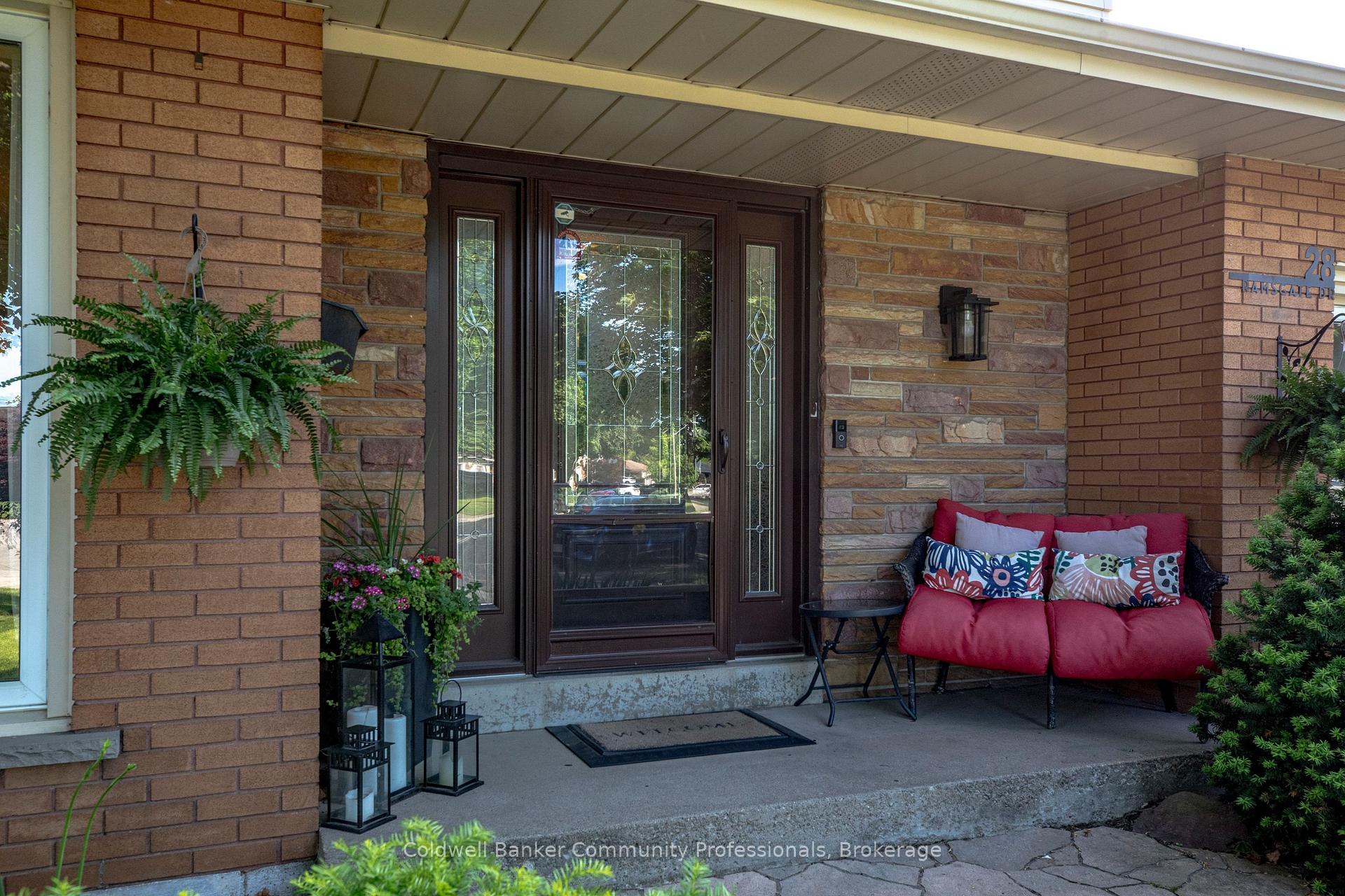 Photo 3 of 28 Ramsgate Drive, Hamilton, Stoney Creek — HOMEH