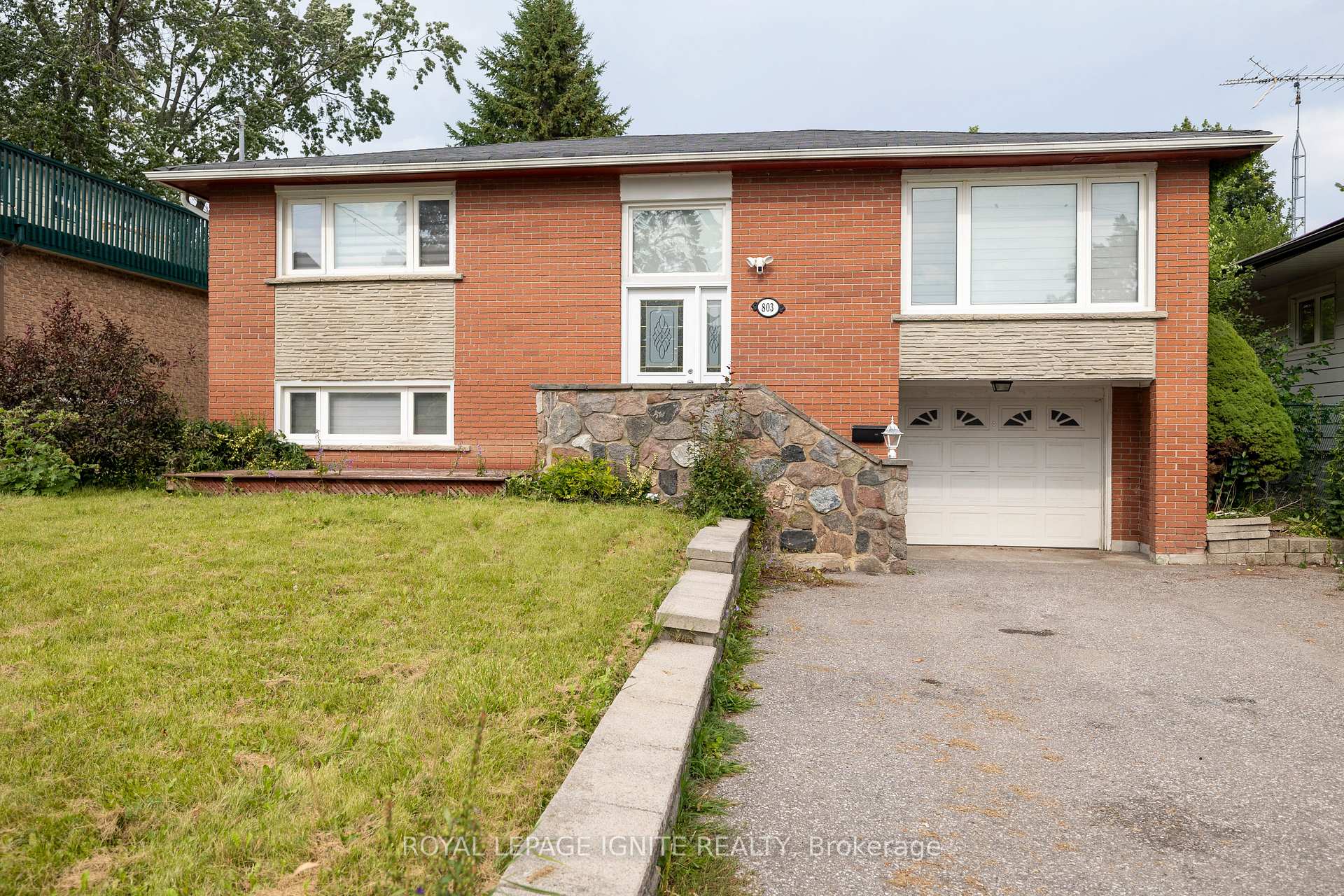Photo 1 of 803 Fairview Avenue, Pickering, Bay Ridges — HOMEH