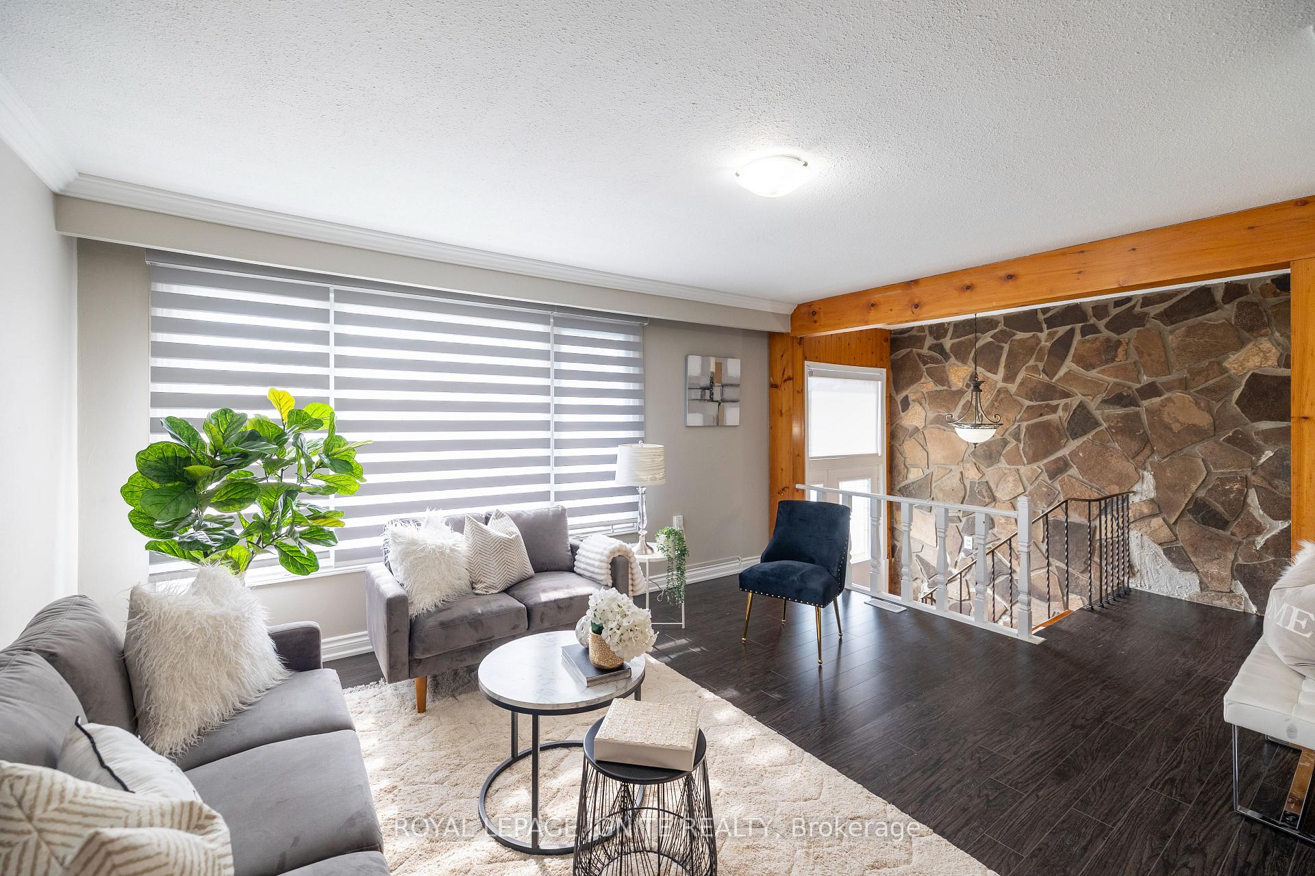 Photo 3 of 803 Fairview Avenue, Pickering, Bay Ridges — HOMEH