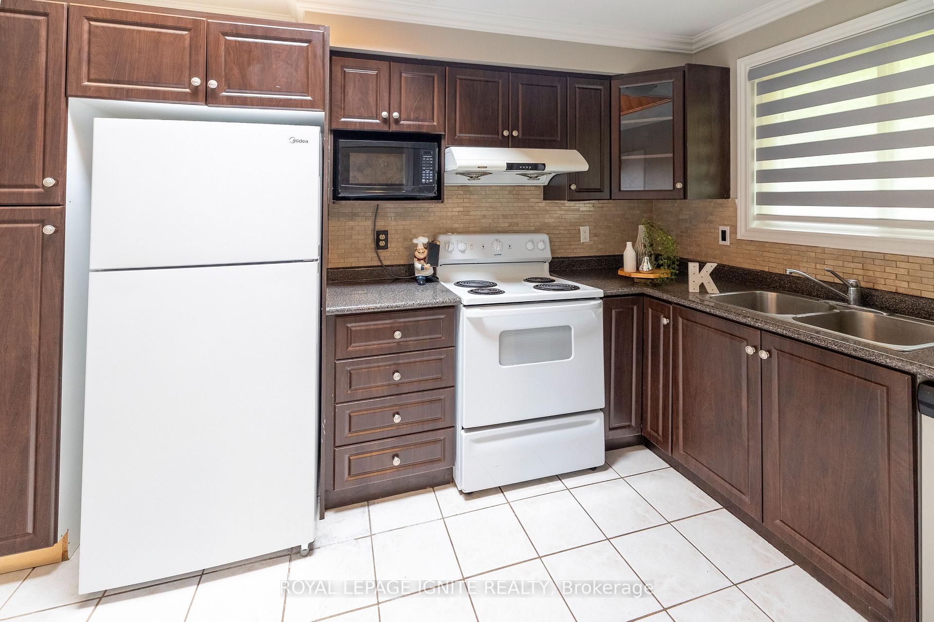Photo 7 of 803 Fairview Avenue, Pickering, Bay Ridges — HOMEH