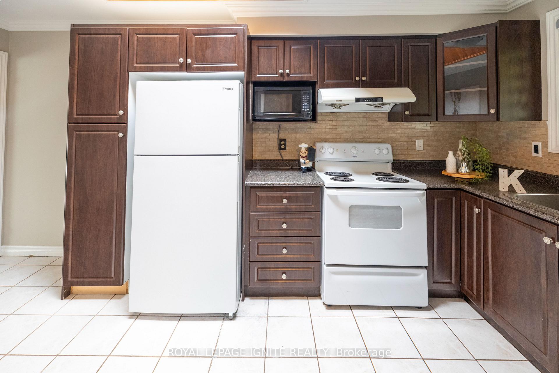 Photo 8 of 803 Fairview Avenue, Pickering, Bay Ridges — HOMEH