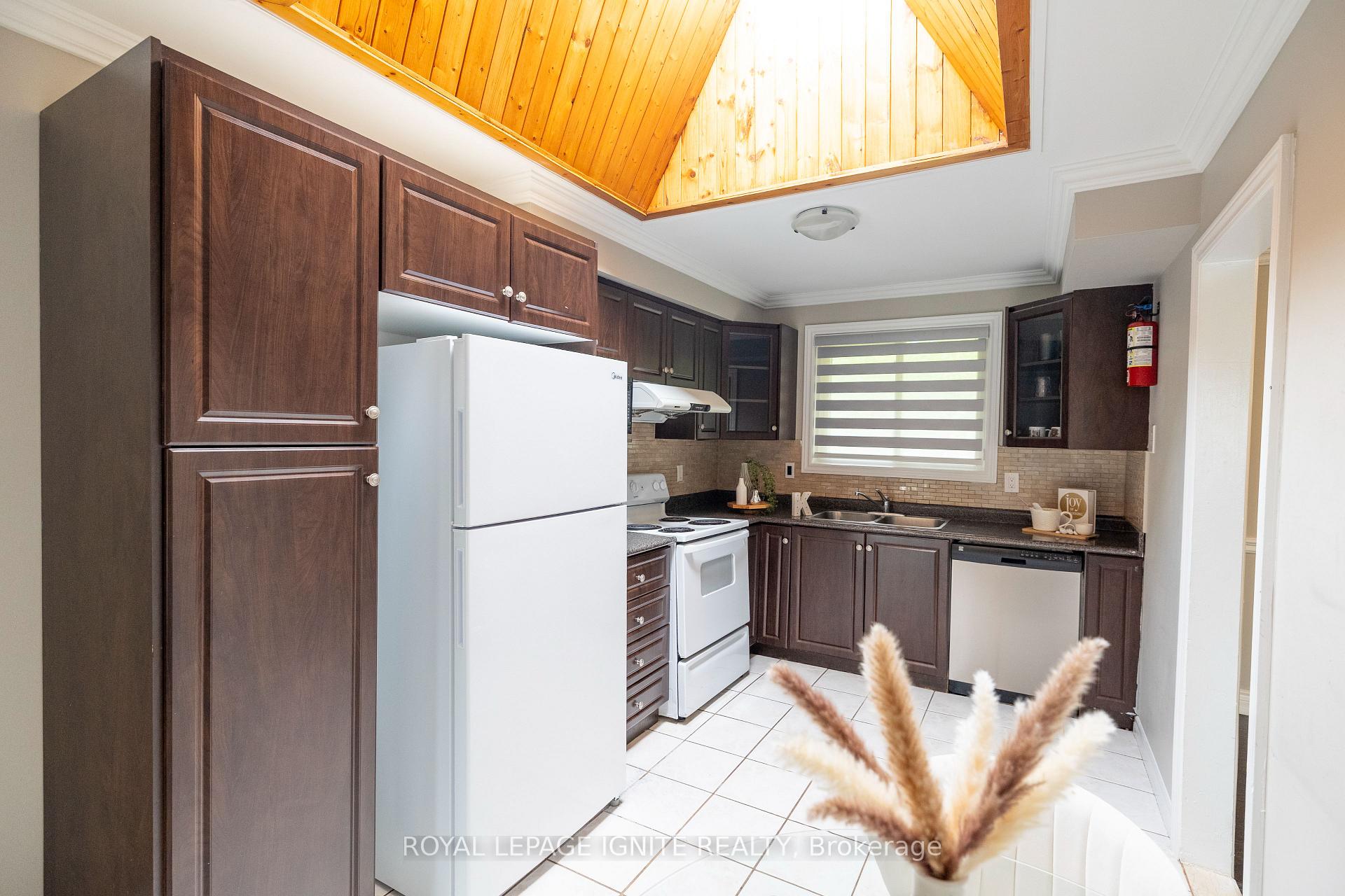 Photo 9 of 803 Fairview Avenue, Pickering, Bay Ridges — HOMEH