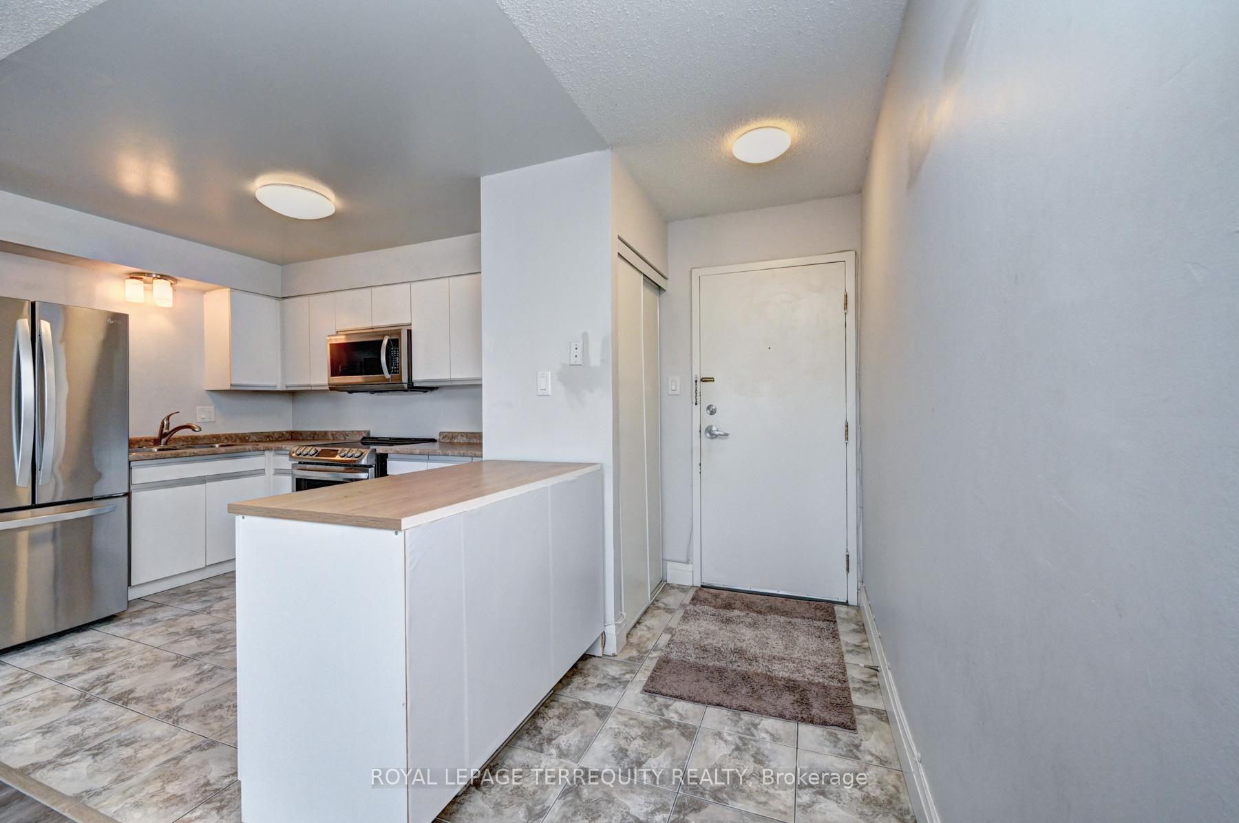 Photo 5 of Unit 307, 276 Eiwo Court, Waterloo, Lexington — HOMEH