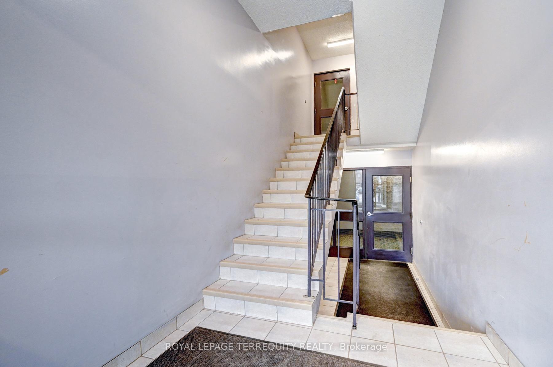 Photo 6 of Unit 307, 276 Eiwo Court, Waterloo, Lexington — HOMEH