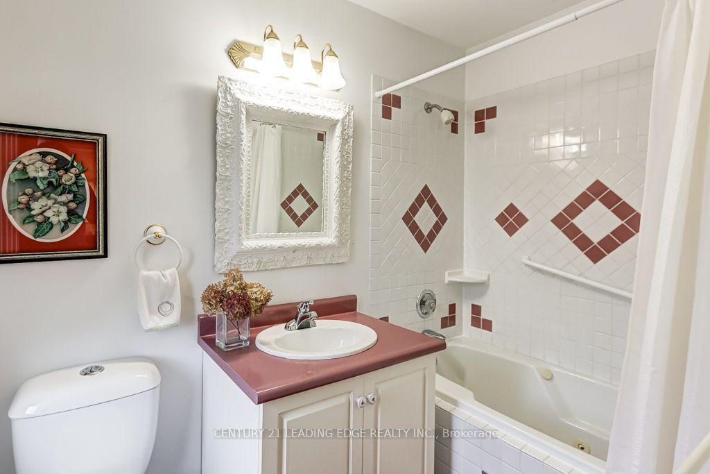 Photo 23 of 55 Drakefield Road, Markham, Bullock — HOMEH