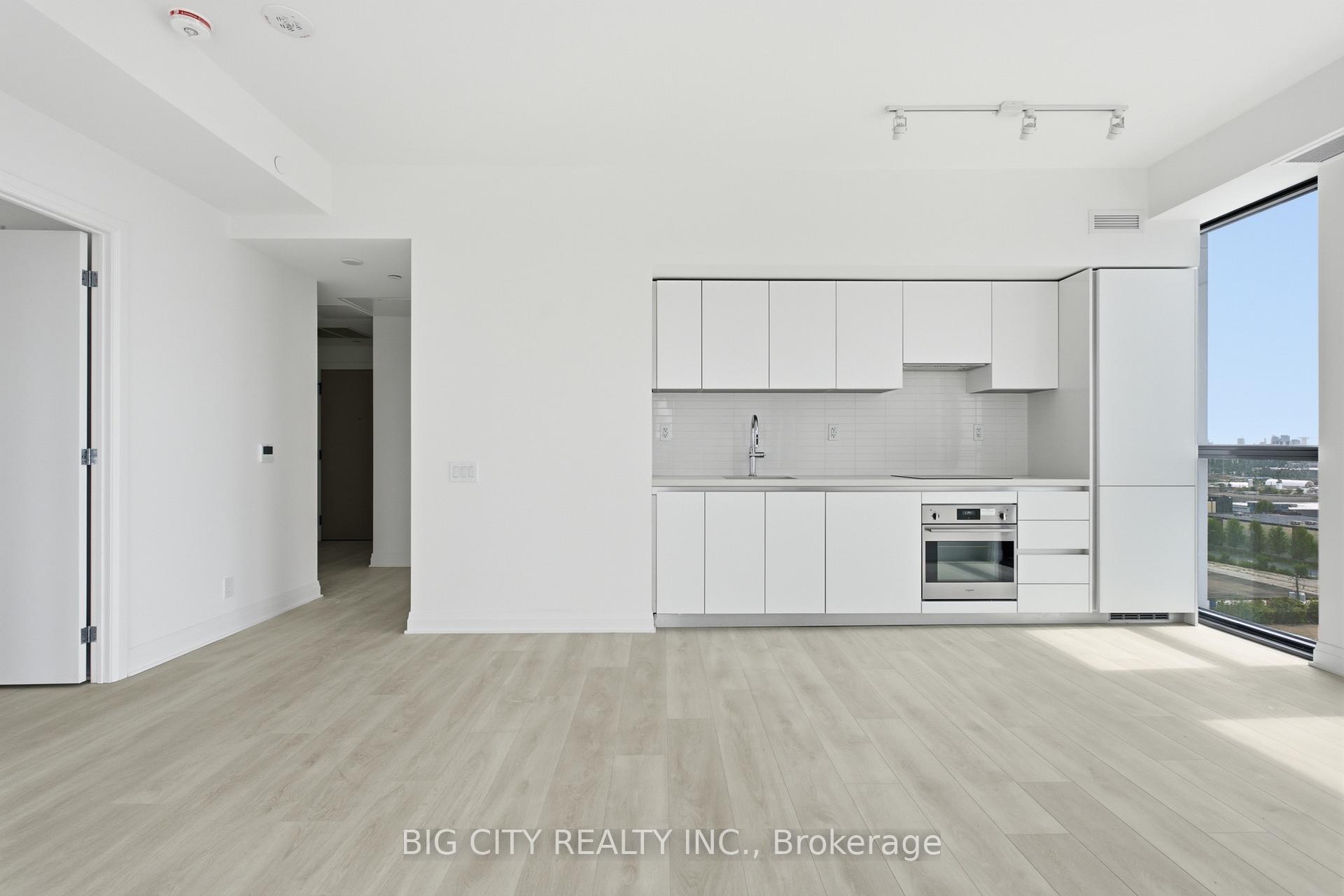 Photo 5 of Unit 1002, 25 Frederick Todd Way, Toronto, Thorncliffe Park — HOMEH