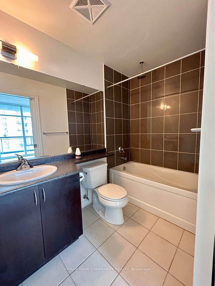 Photo 11 of Unit 2511, 223 Webb Drive, Mississauga, City Centre — HOMEH