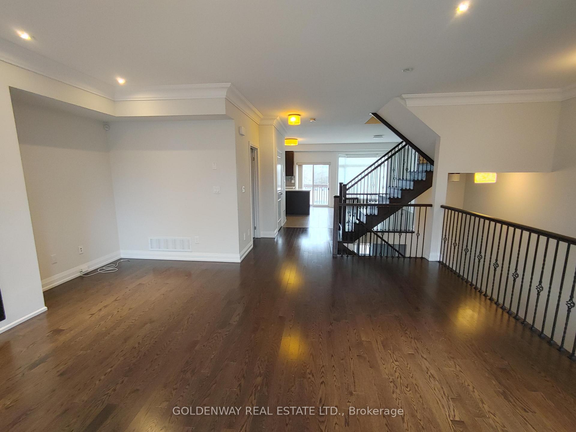 Photo 7 of 9 Caseley Way, Markham, Unionville — HOMEH