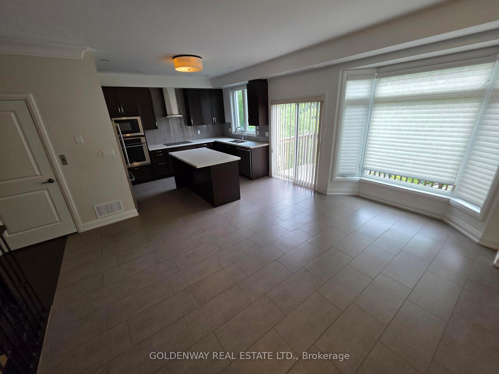 Photo 8 of 9 Caseley Way, Markham, Unionville — HOMEH