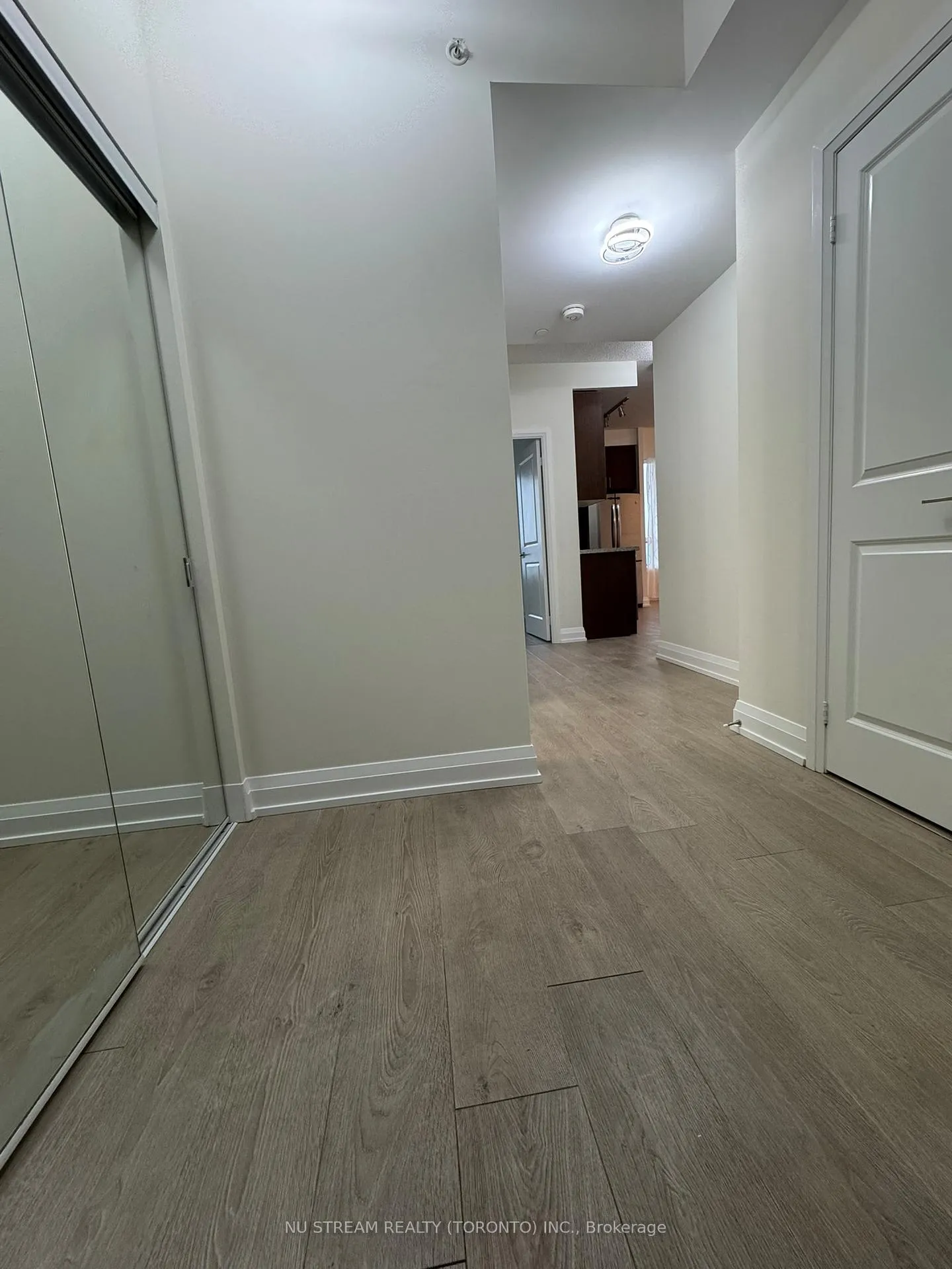 Photo 3 of Unit 2525, 7161 Yonge Street, Markham, Grandview — HOMEH