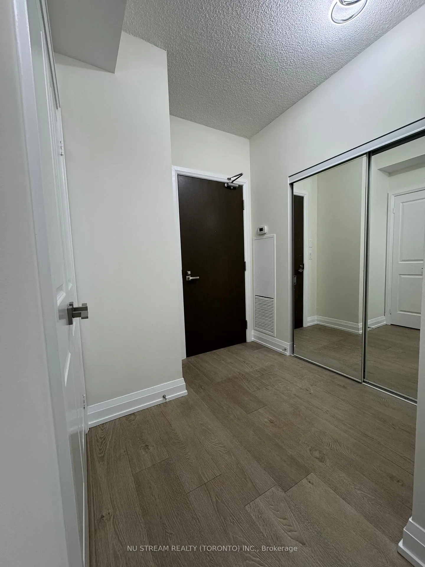 Photo 4 of Unit 2525, 7161 Yonge Street, Markham, Grandview — HOMEH