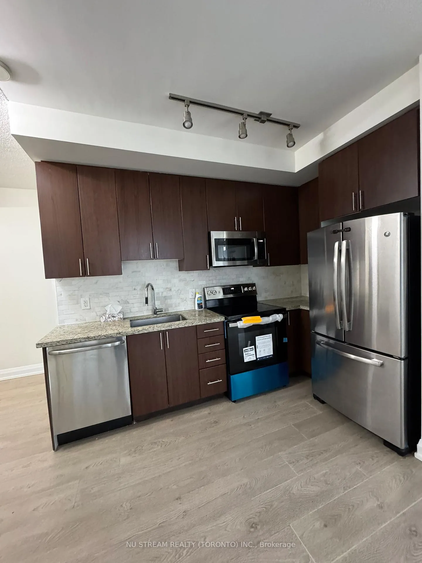 Photo 7 of Unit 2525, 7161 Yonge Street, Markham, Grandview — HOMEH