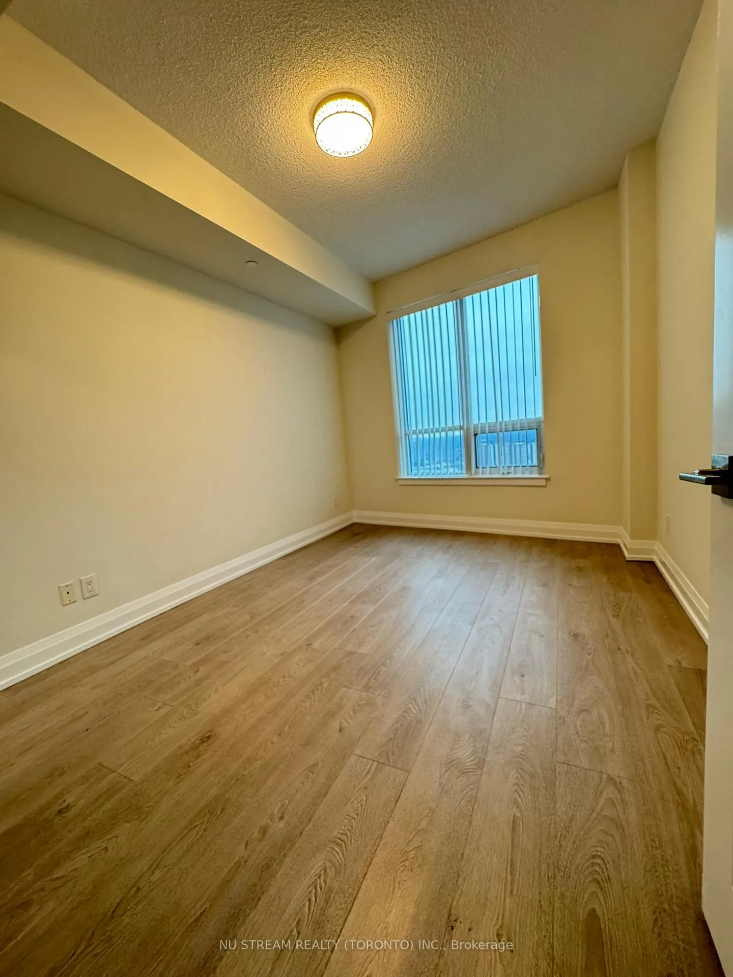 Photo 11 of Unit 2525, 7161 Yonge Street, Markham, Grandview — HOMEH