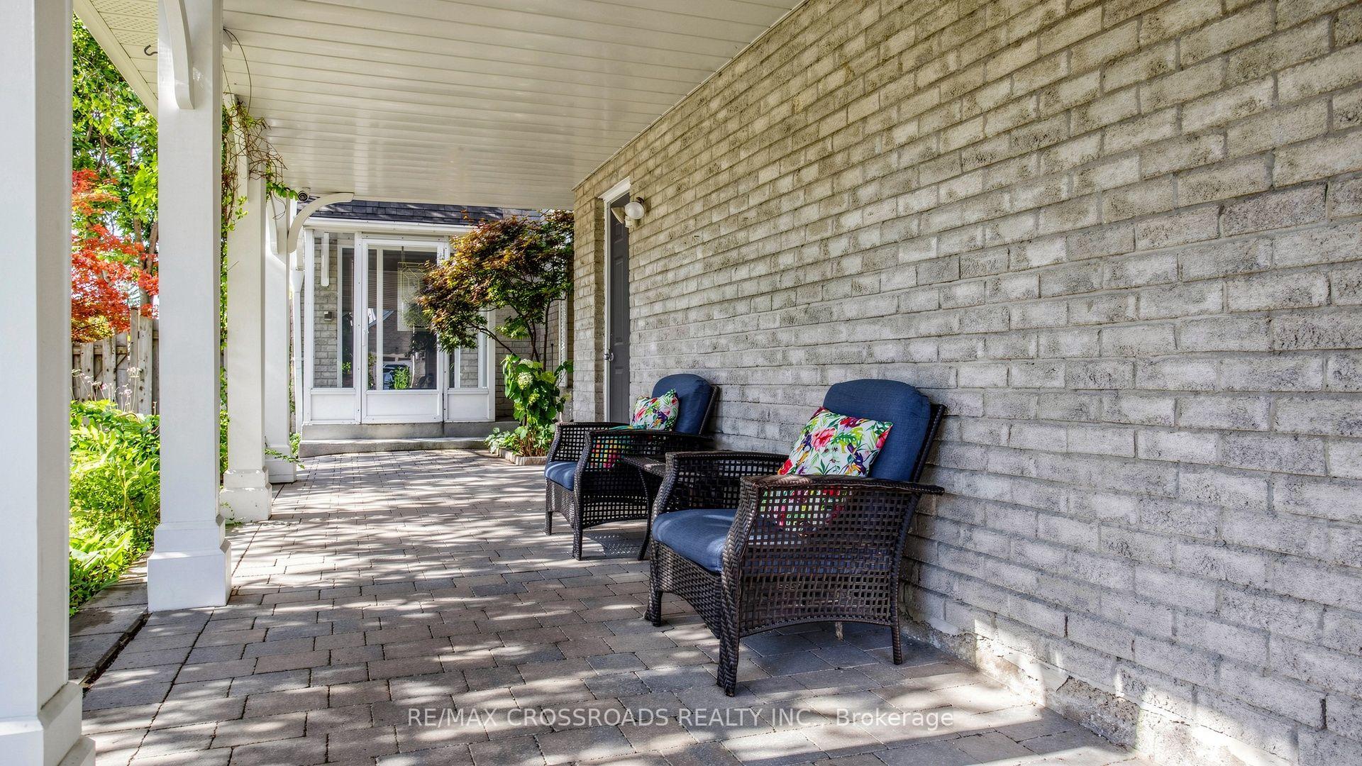 Photo 2 of 1 Redwood Lane, Markham, Unionville — HOMEH