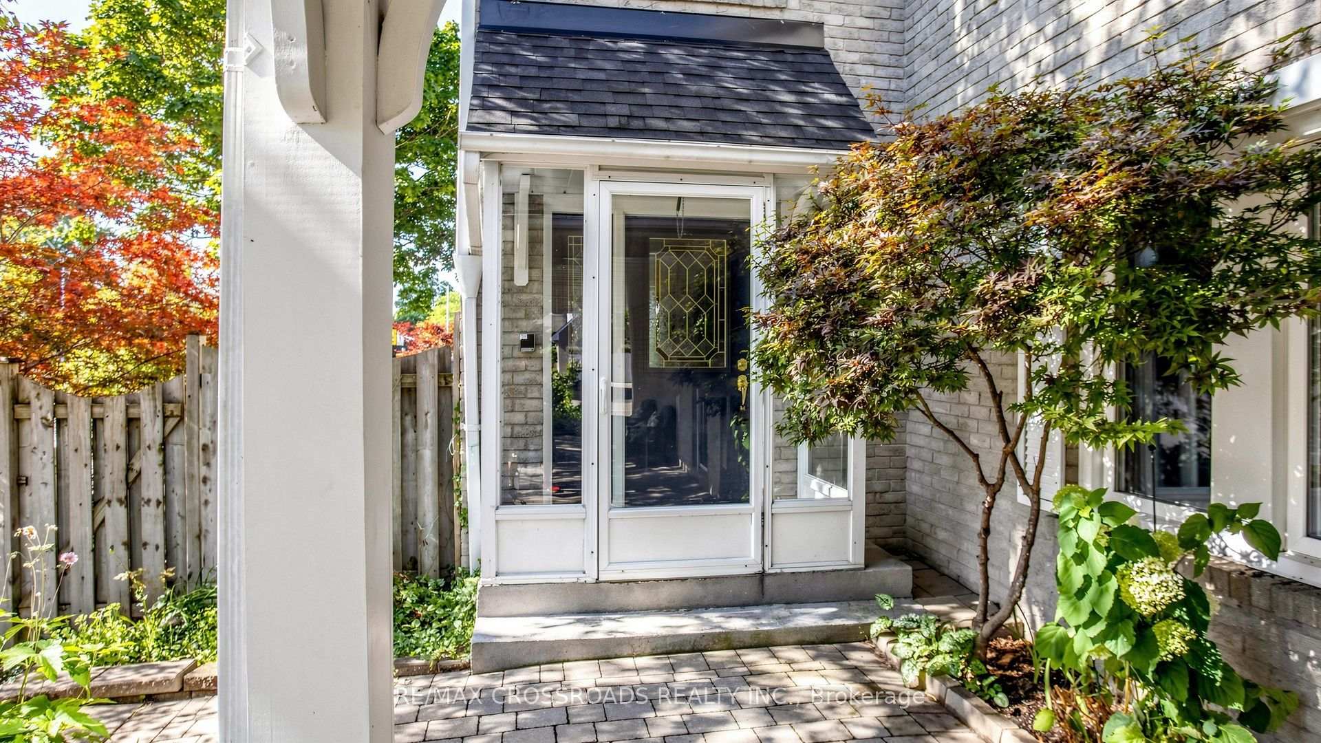 Photo 3 of 1 Redwood Lane, Markham, Unionville — HOMEH