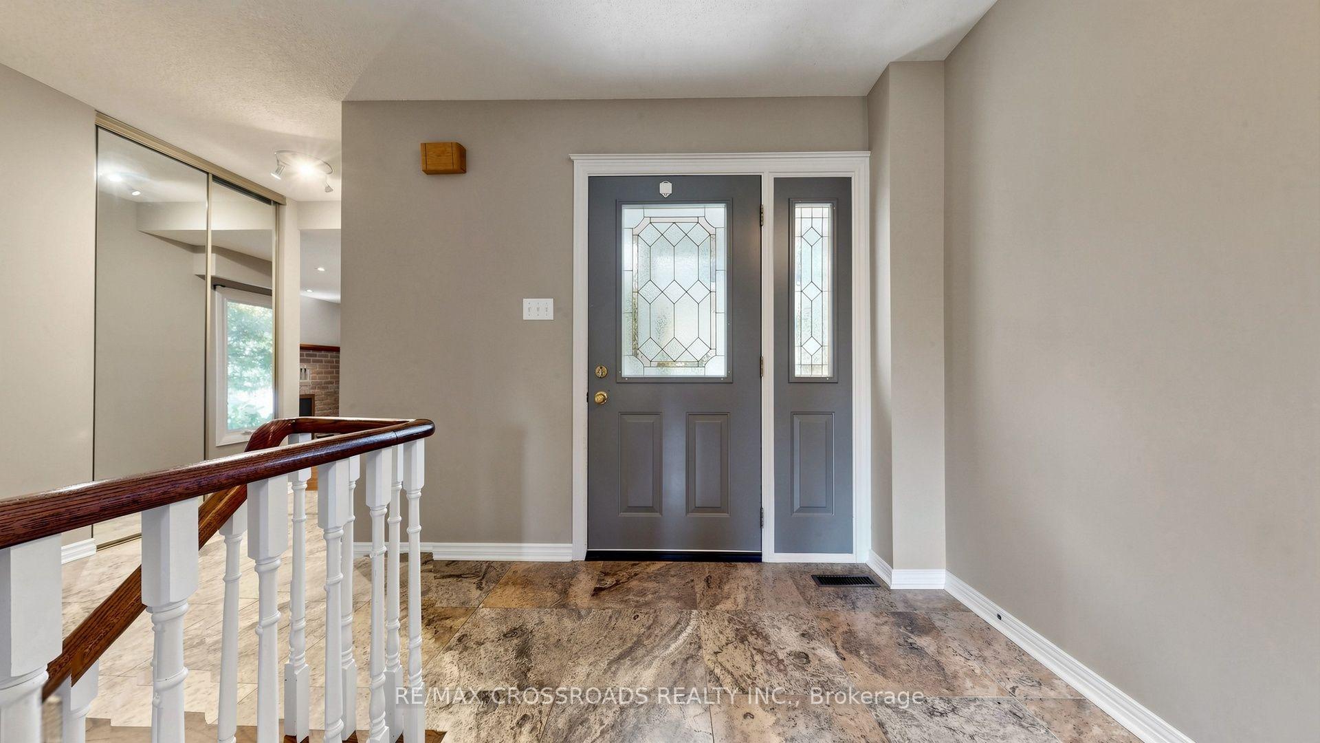 Photo 4 of 1 Redwood Lane, Markham, Unionville — HOMEH