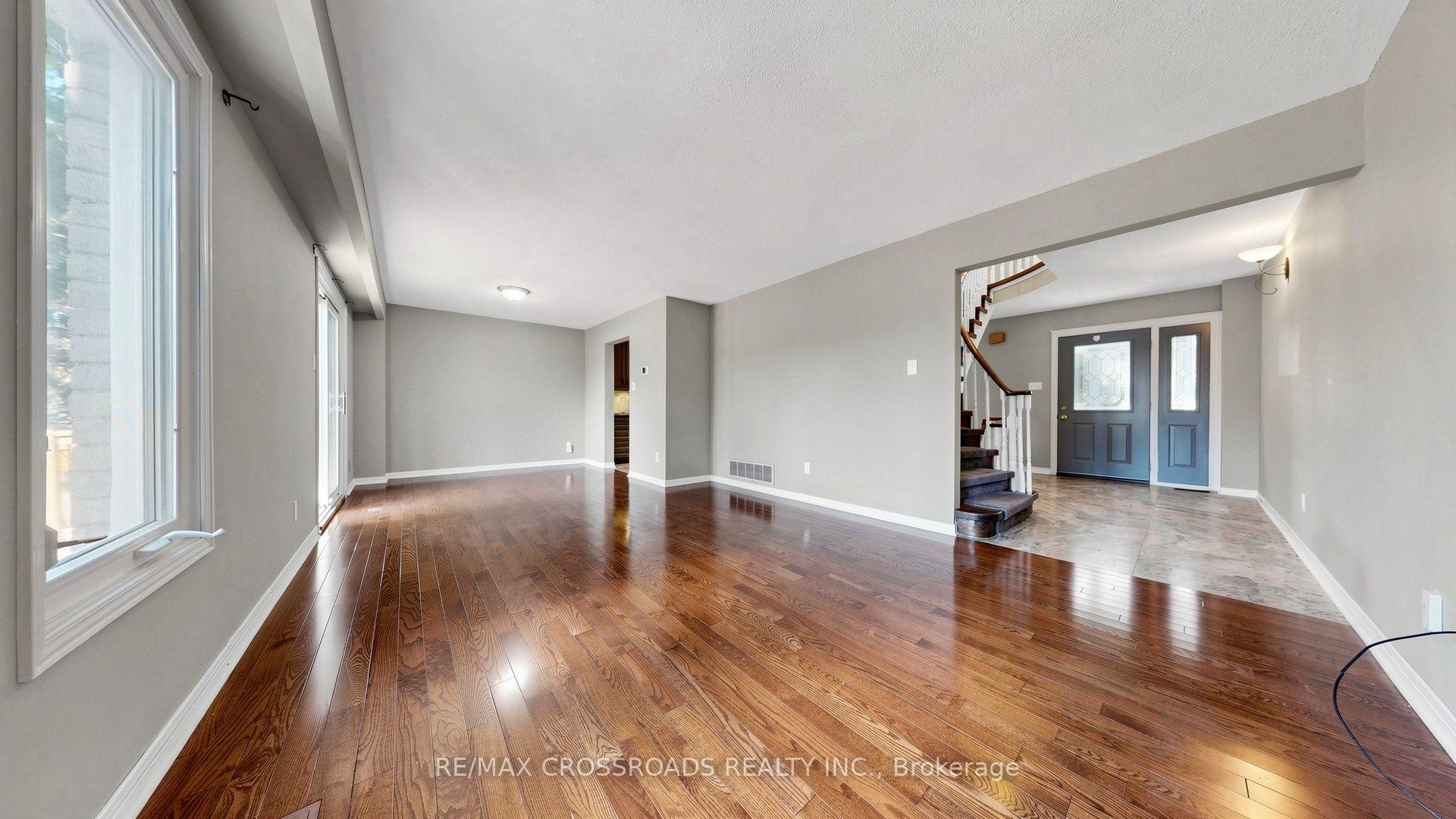 Photo 5 of 1 Redwood Lane, Markham, Unionville — HOMEH