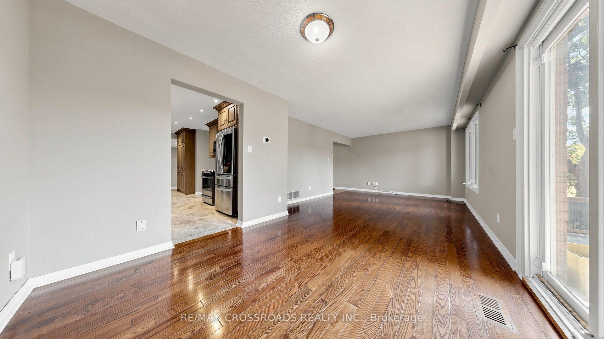 Photo 7 of 1 Redwood Lane, Markham, Unionville — HOMEH