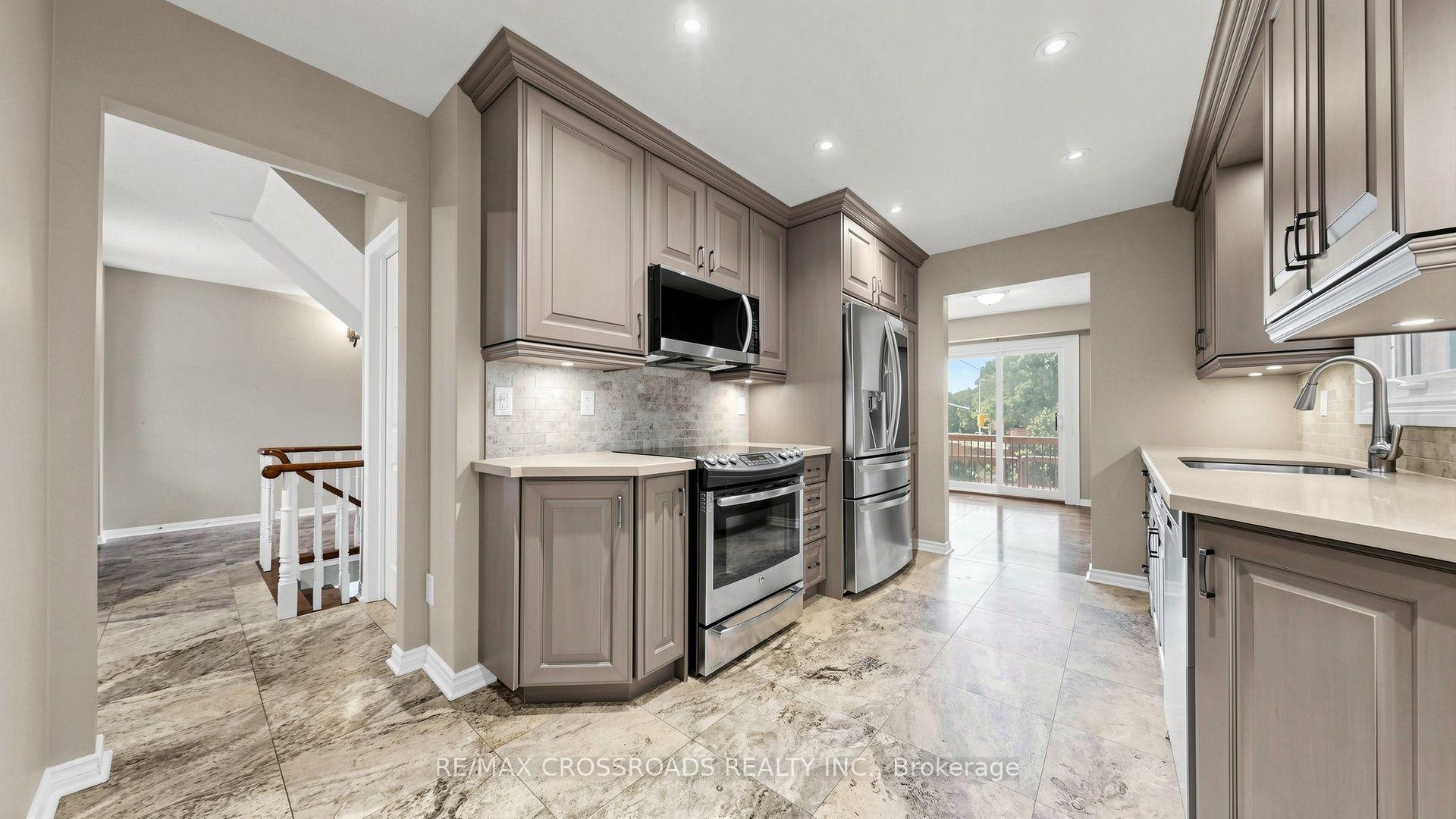 Photo 9 of 1 Redwood Lane, Markham, Unionville — HOMEH