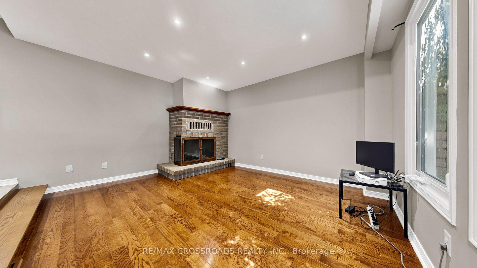 Photo 13 of 1 Redwood Lane, Markham, Unionville — HOMEH