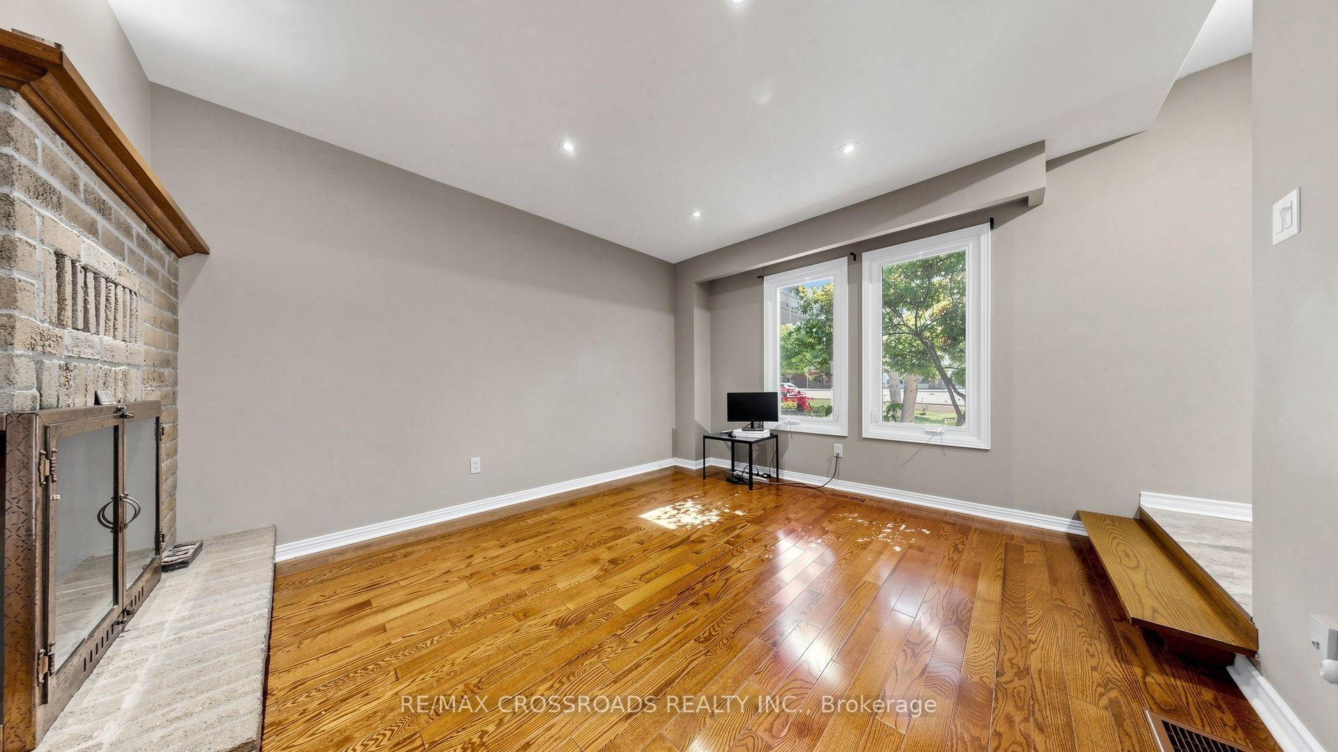 Photo 14 of 1 Redwood Lane, Markham, Unionville — HOMEH