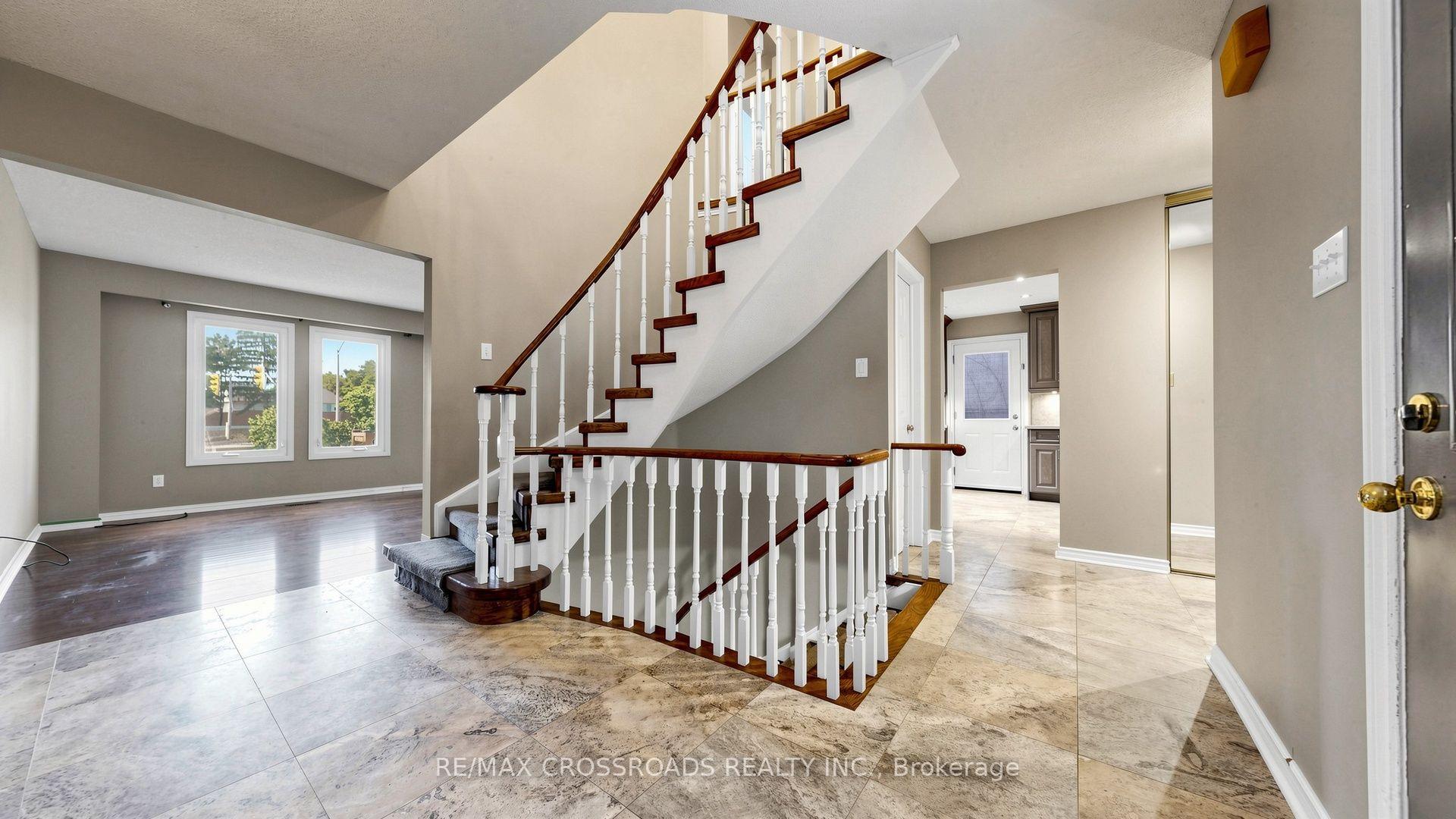 Photo 17 of 1 Redwood Lane, Markham, Unionville — HOMEH