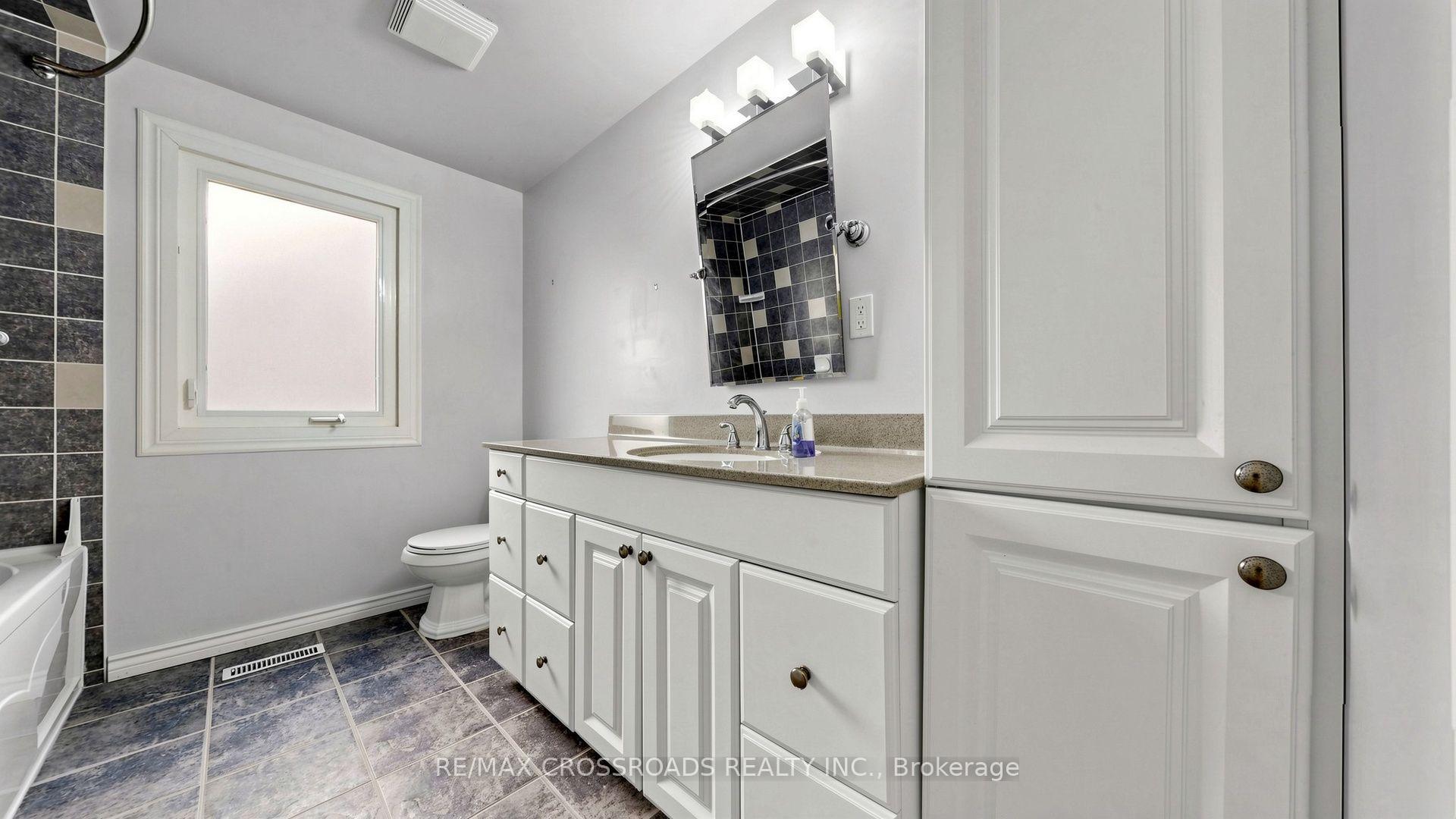 Photo 23 of 1 Redwood Lane, Markham, Unionville — HOMEH