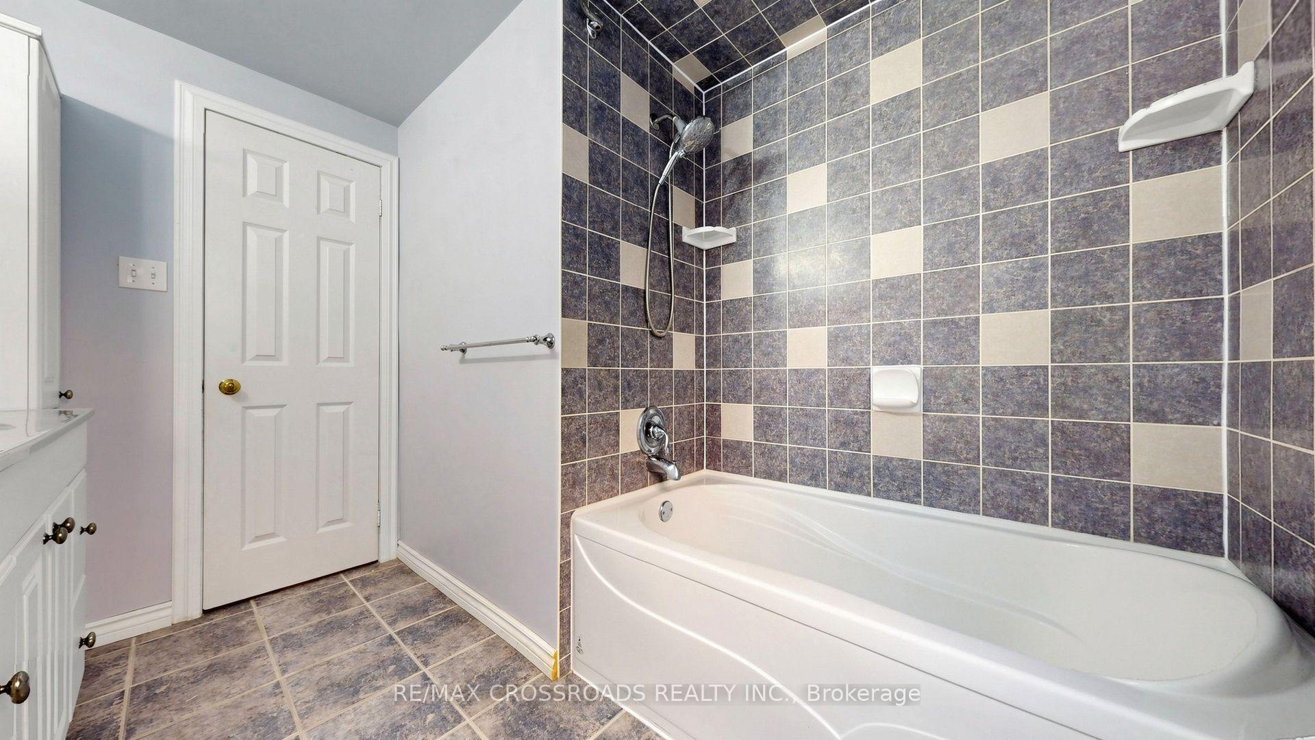 Photo 24 of 1 Redwood Lane, Markham, Unionville — HOMEH