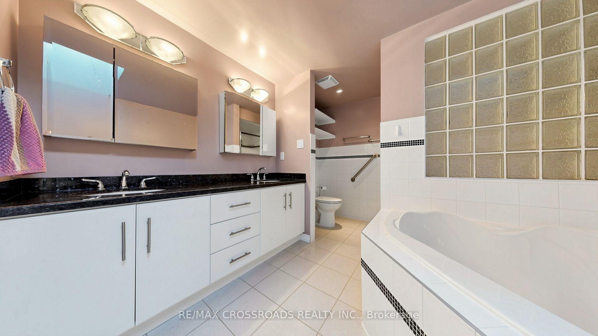 Photo 29 of 1 Redwood Lane, Markham, Unionville — HOMEH
