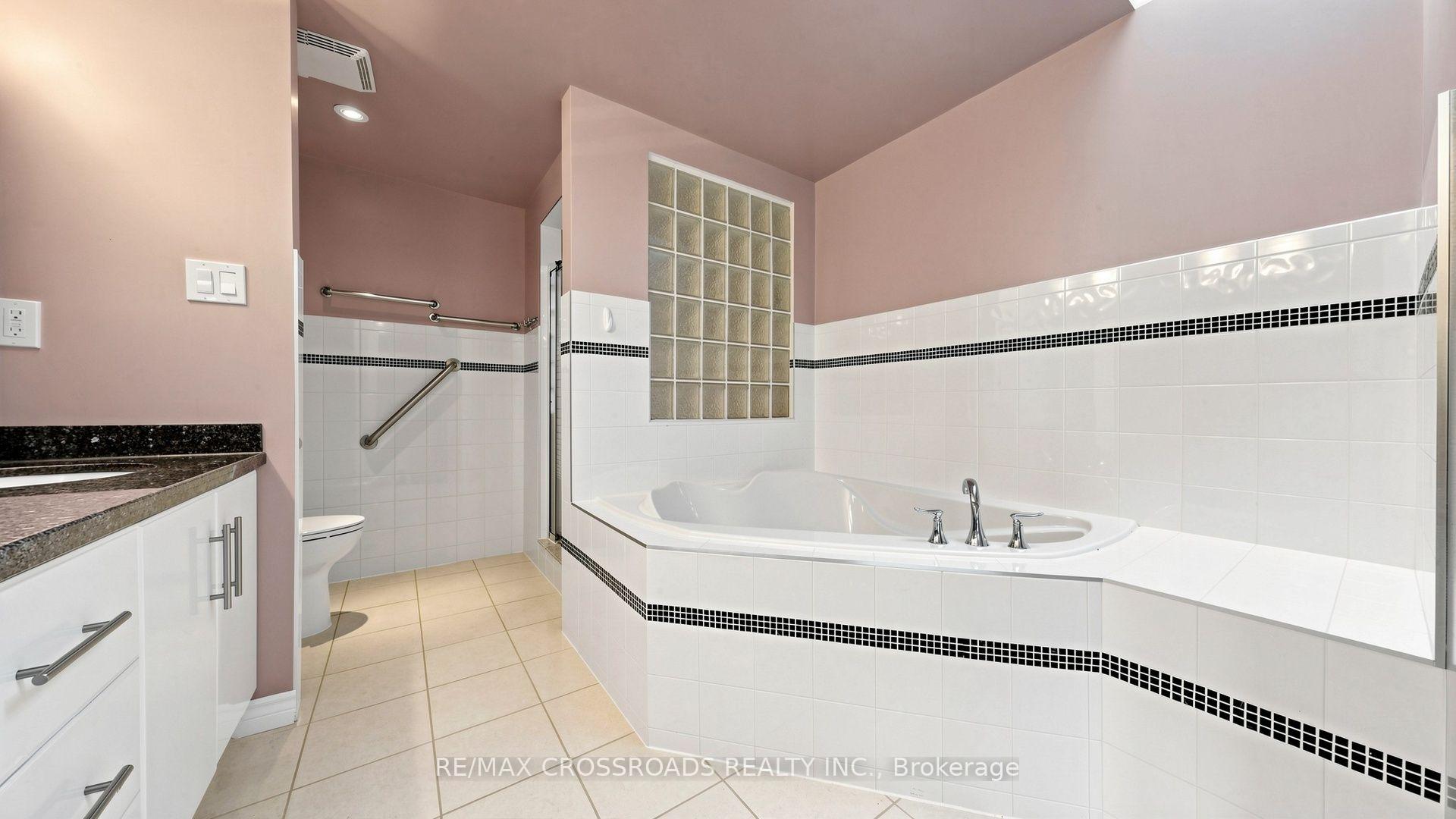 Photo 30 of 1 Redwood Lane, Markham, Unionville — HOMEH