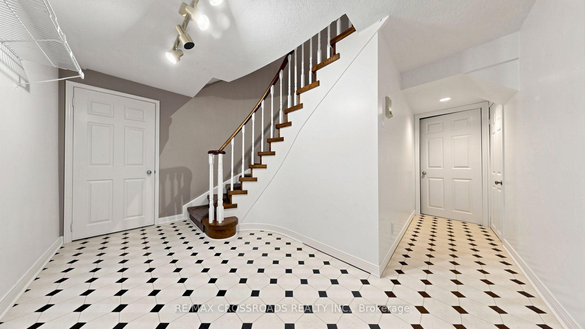 Photo 31 of 1 Redwood Lane, Markham, Unionville — HOMEH