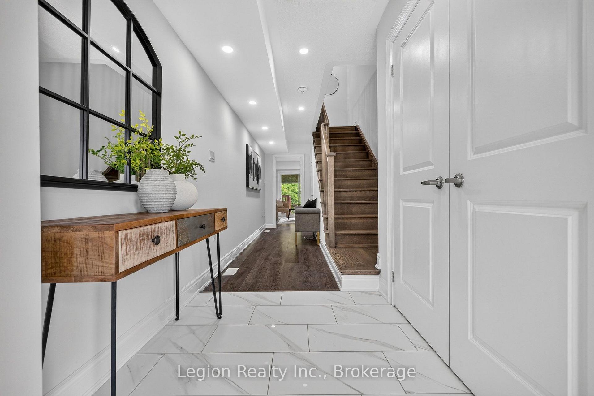 Photo 4 of 41 Woodstream Drive, Etobicoke, West Humber-Clairville — HOMEH