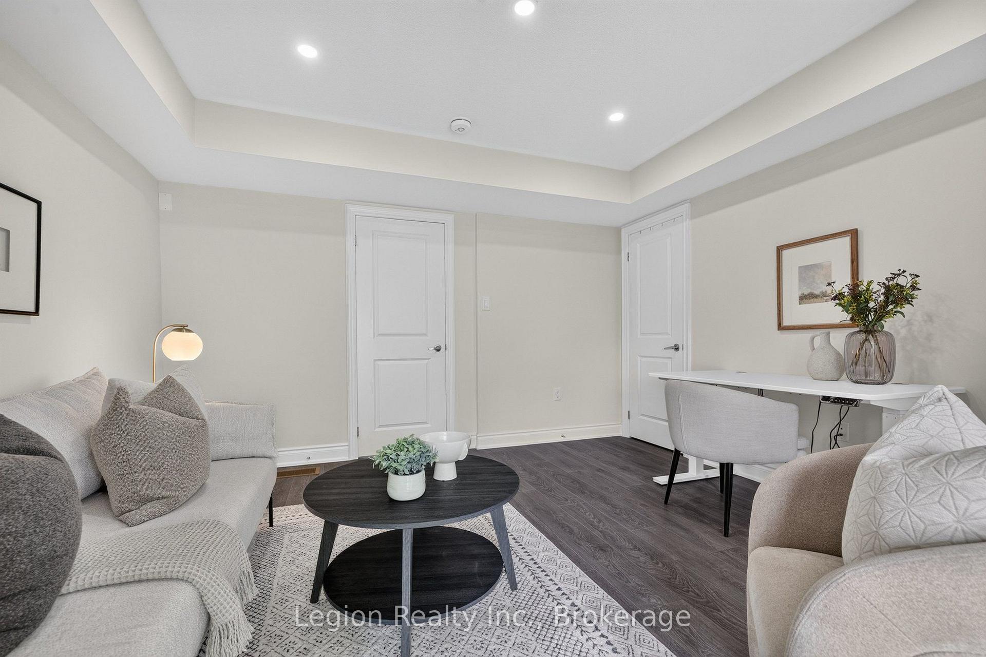 Photo 8 of 41 Woodstream Drive, Etobicoke, West Humber-Clairville — HOMEH