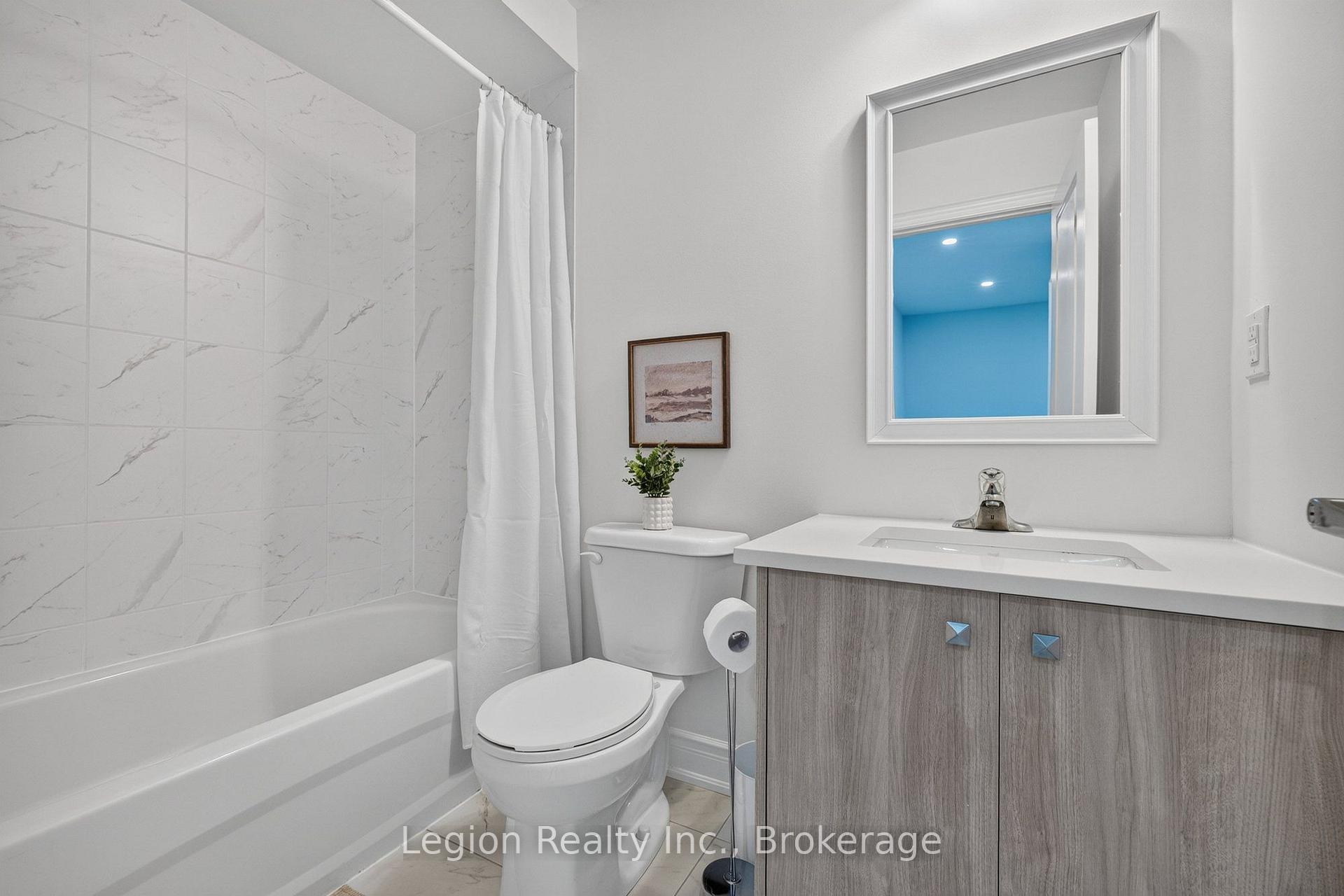 Photo 9 of 41 Woodstream Drive, Etobicoke, West Humber-Clairville — HOMEH