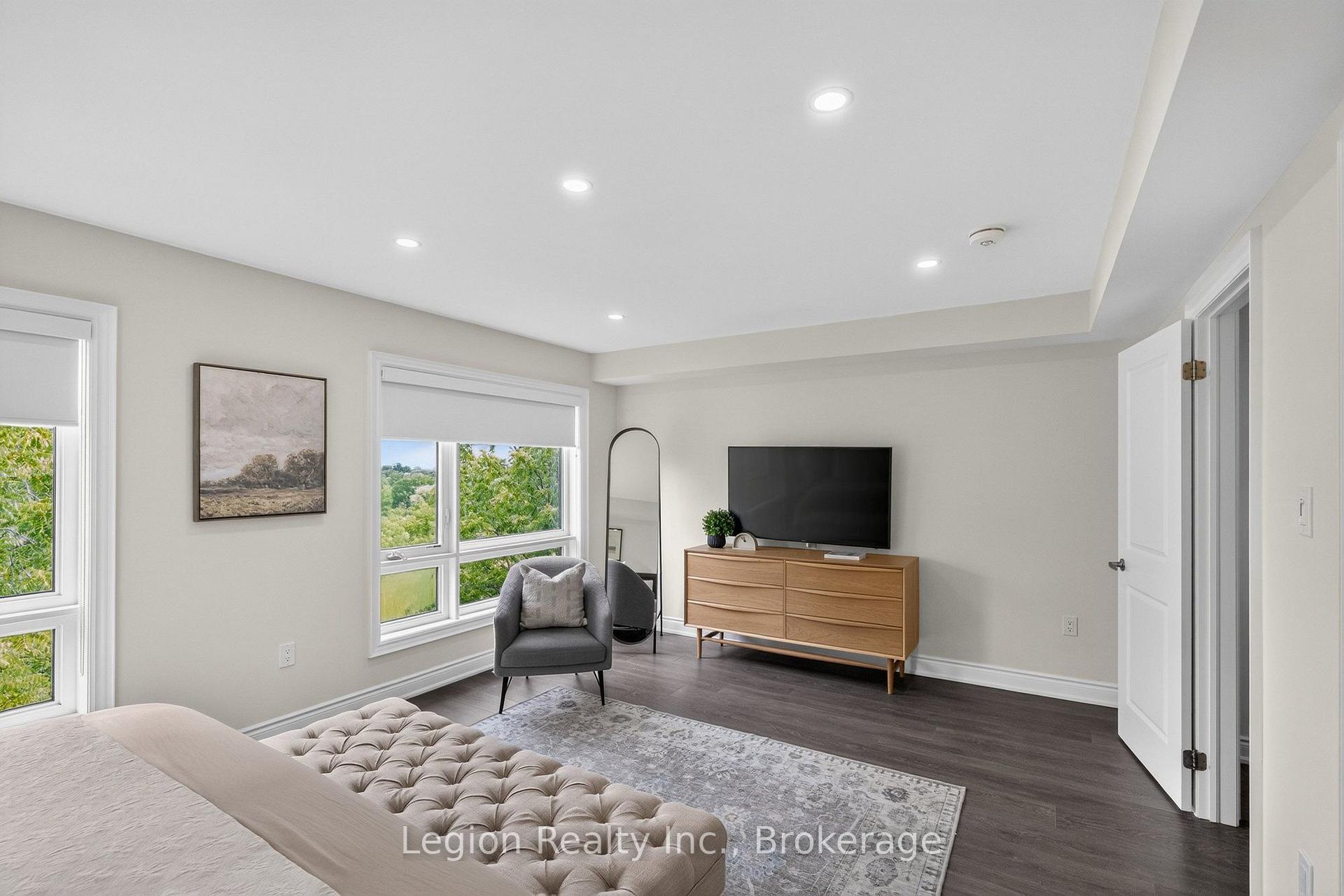 Photo 10 of 41 Woodstream Drive, Etobicoke, West Humber-Clairville — HOMEH