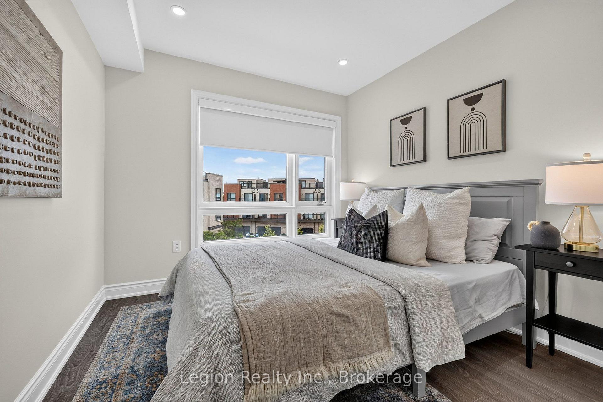 Photo 11 of 41 Woodstream Drive, Etobicoke, West Humber-Clairville — HOMEH