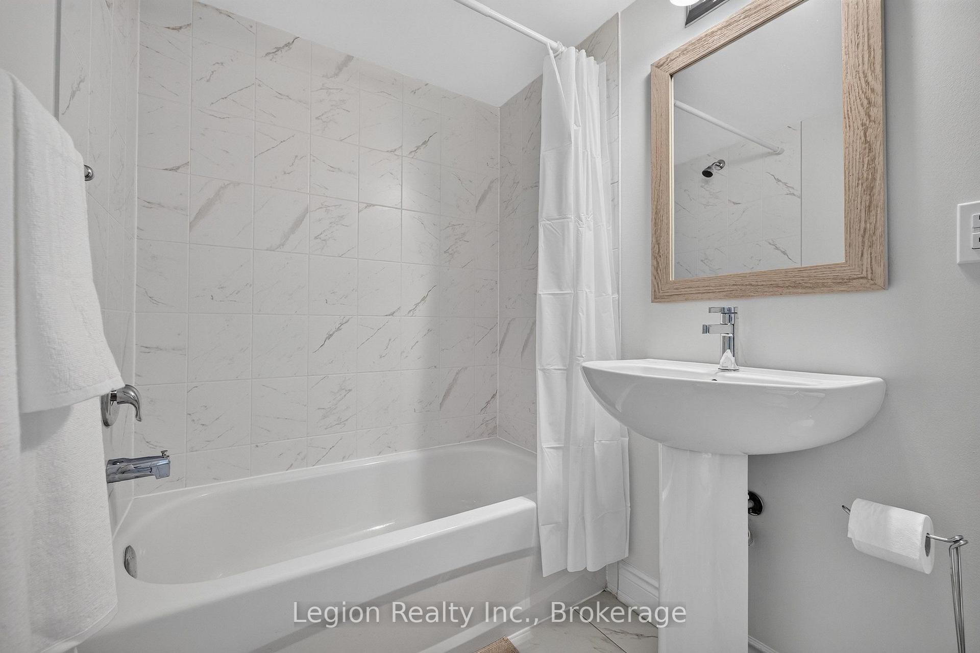 Photo 12 of 41 Woodstream Drive, Etobicoke, West Humber-Clairville — HOMEH