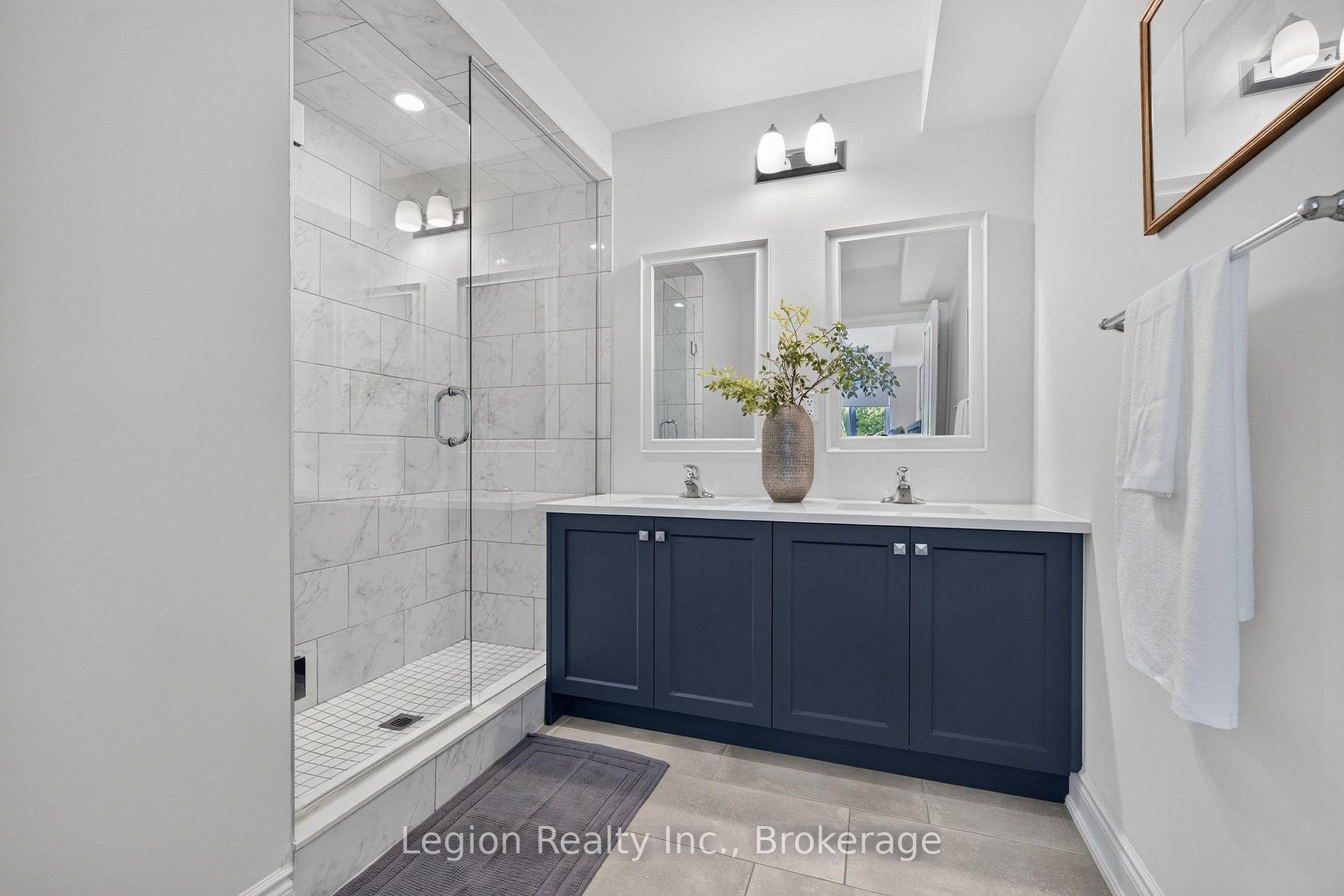 Photo 16 of 41 Woodstream Drive, Etobicoke, West Humber-Clairville — HOMEH