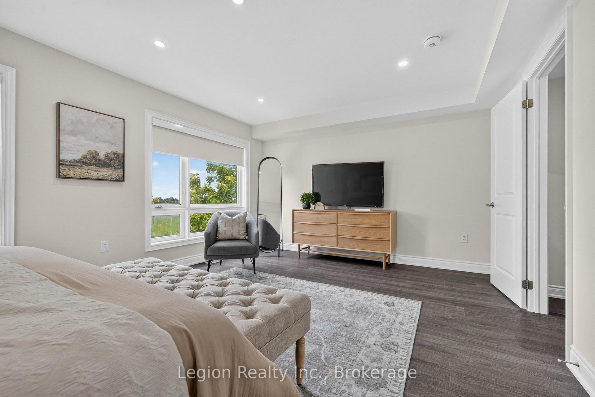 Photo 17 of 41 Woodstream Drive, Etobicoke, West Humber-Clairville — HOMEH