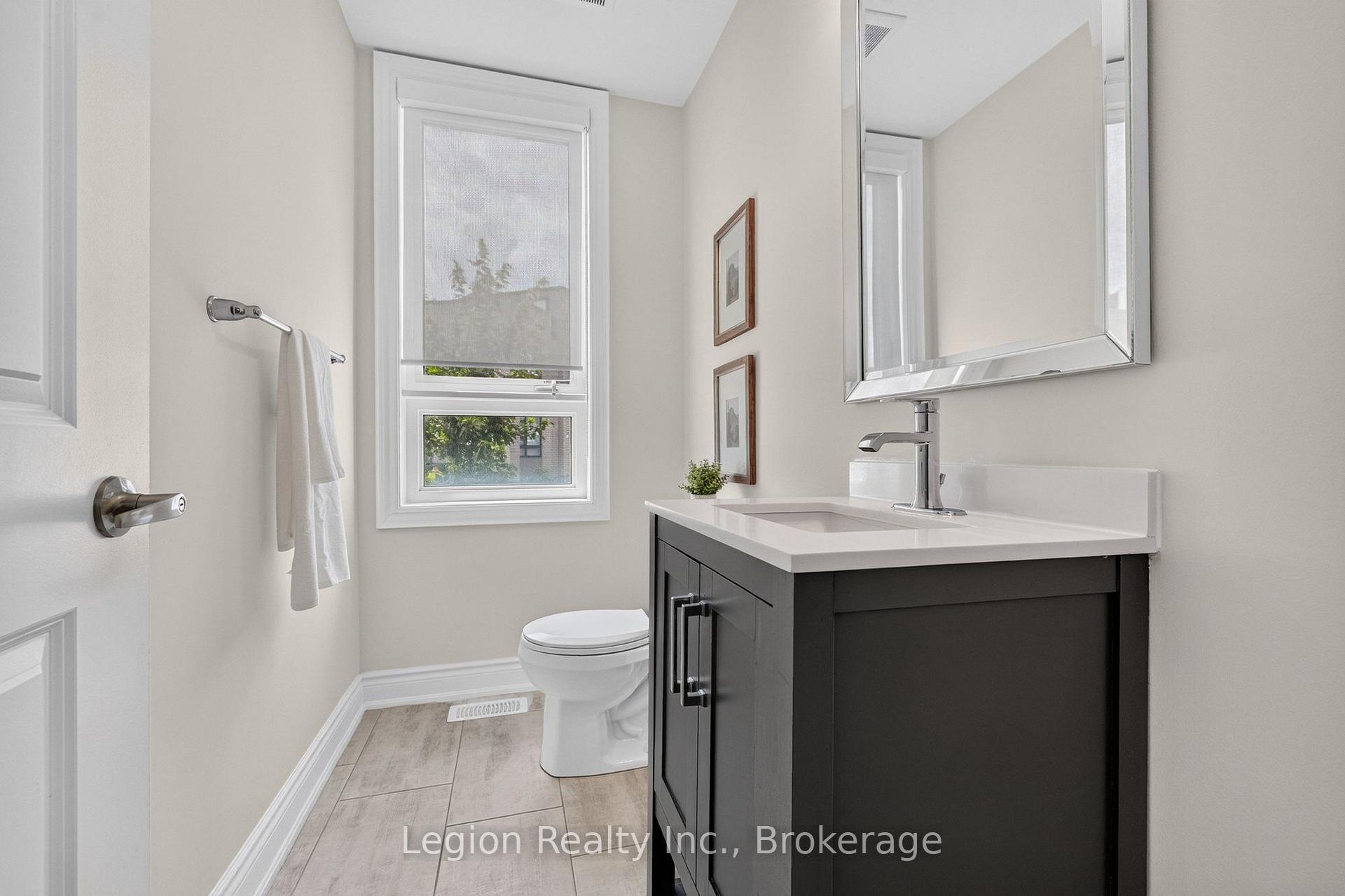 Photo 19 of 41 Woodstream Drive, Etobicoke, West Humber-Clairville — HOMEH