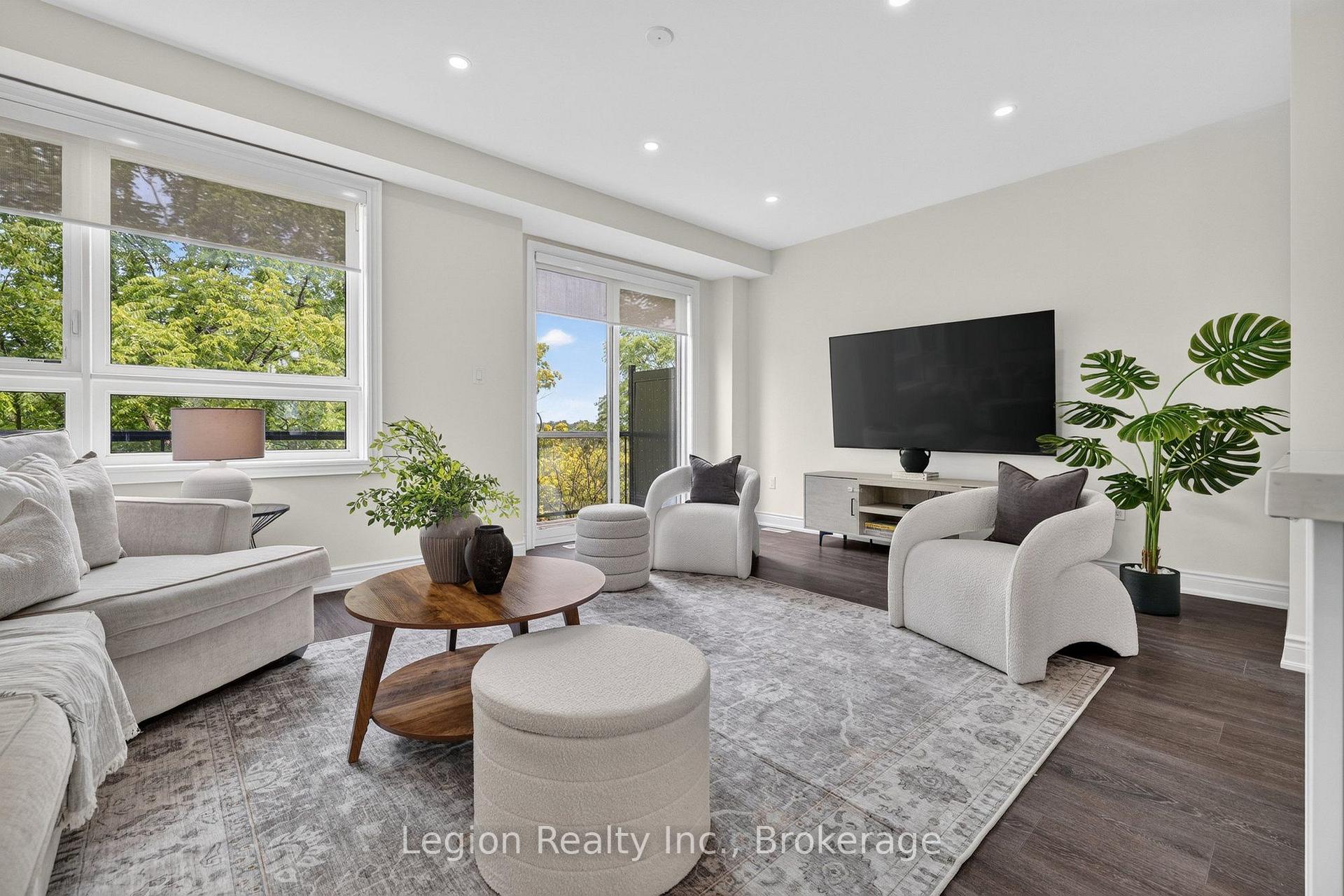 Photo 24 of 41 Woodstream Drive, Etobicoke, West Humber-Clairville — HOMEH