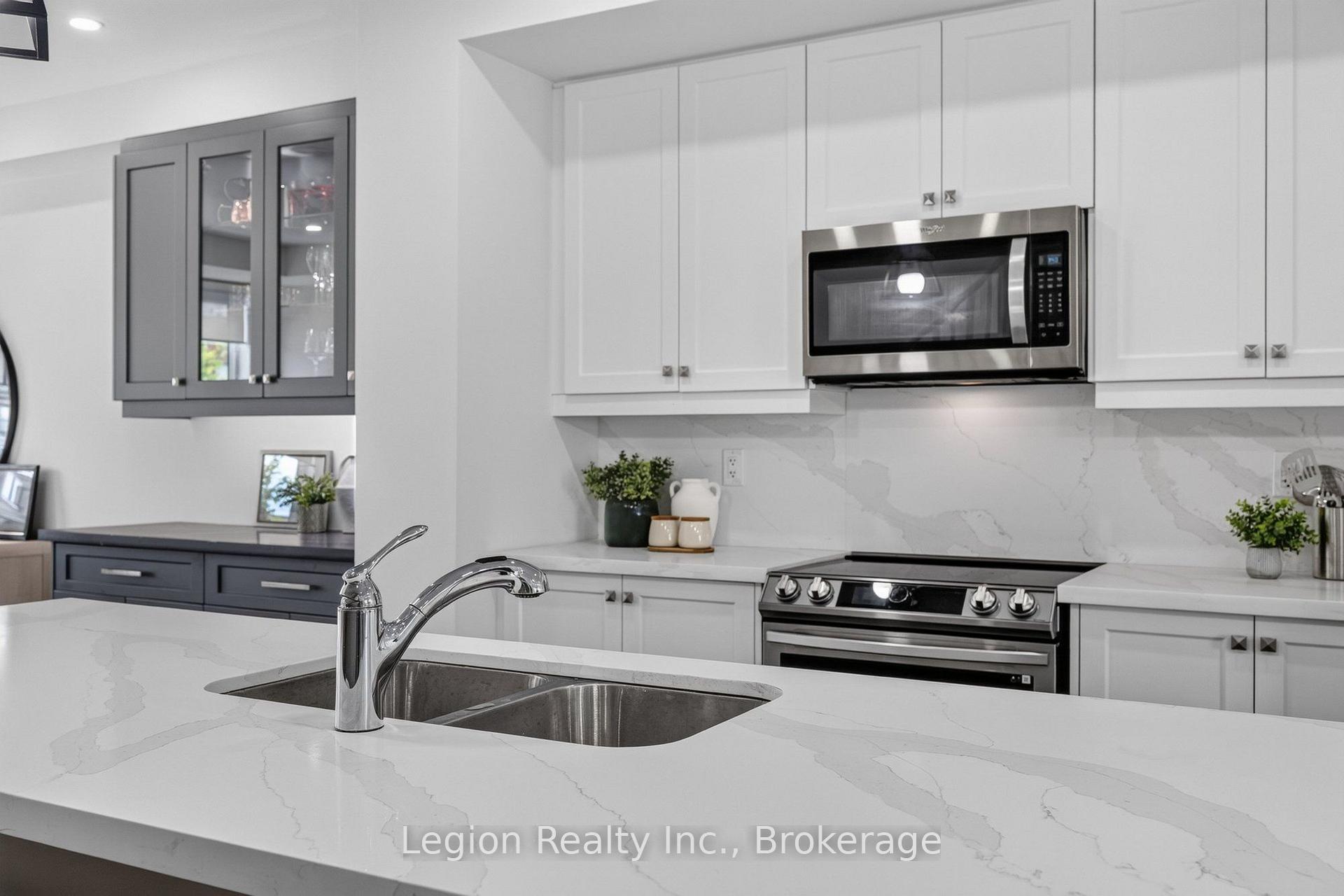 Photo 25 of 41 Woodstream Drive, Etobicoke, West Humber-Clairville — HOMEH
