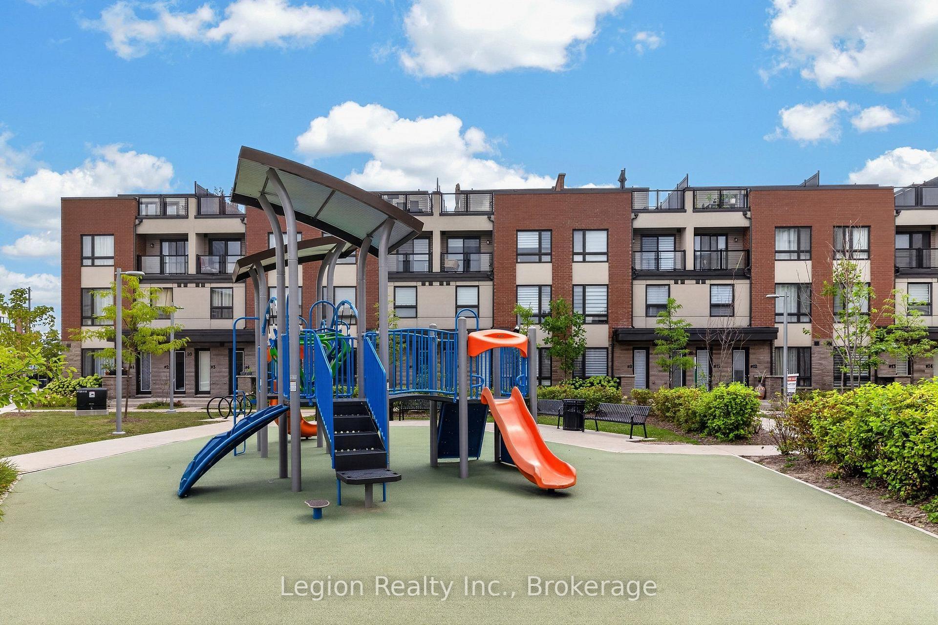 Photo 32 of 41 Woodstream Drive, Etobicoke, West Humber-Clairville — HOMEH