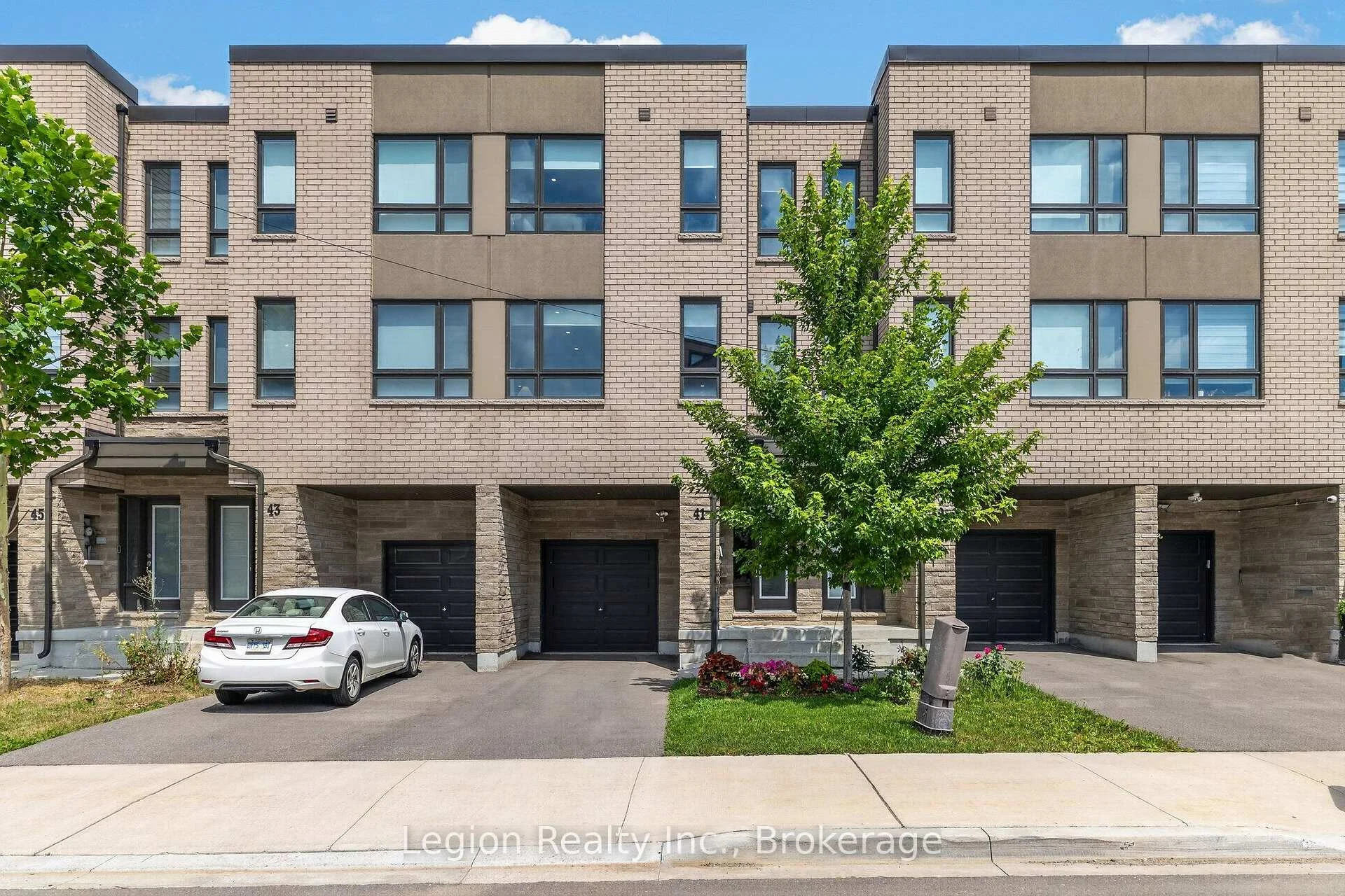 Photo 34 of 41 Woodstream Drive, Etobicoke, West Humber-Clairville — HOMEH