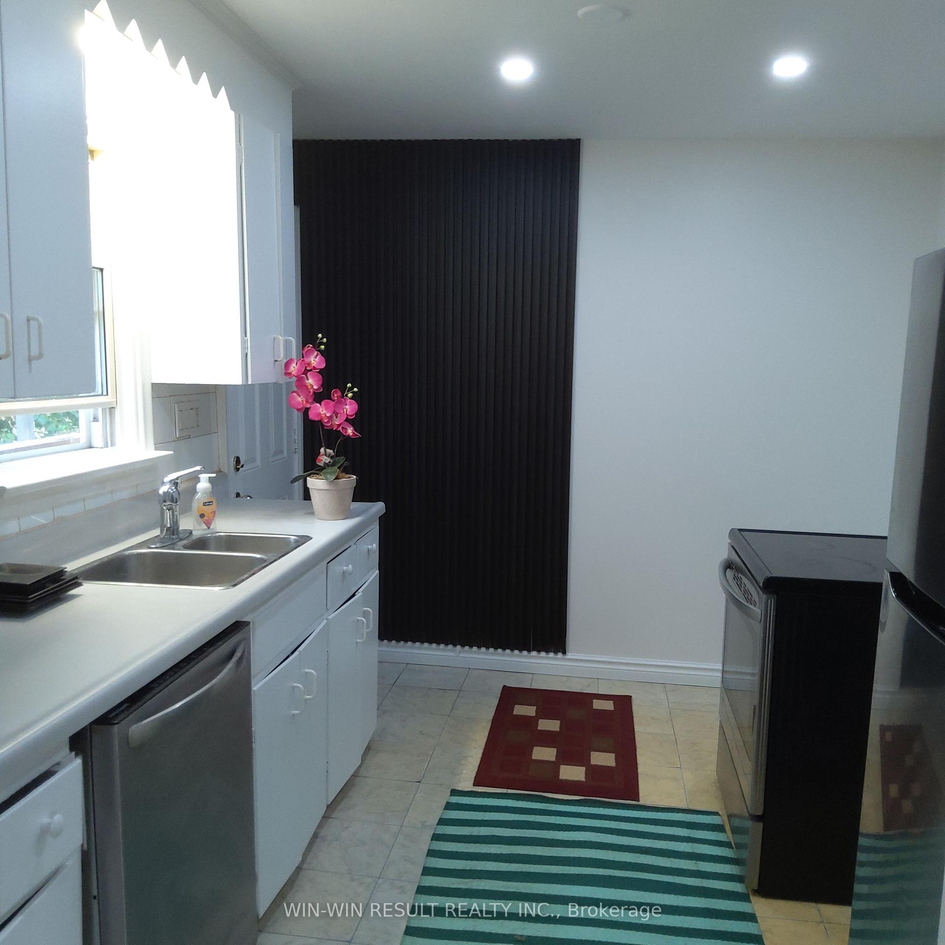 Photo 2 of 243 Cedarholme Avenue, Georgina, Keswick South — HOMEH