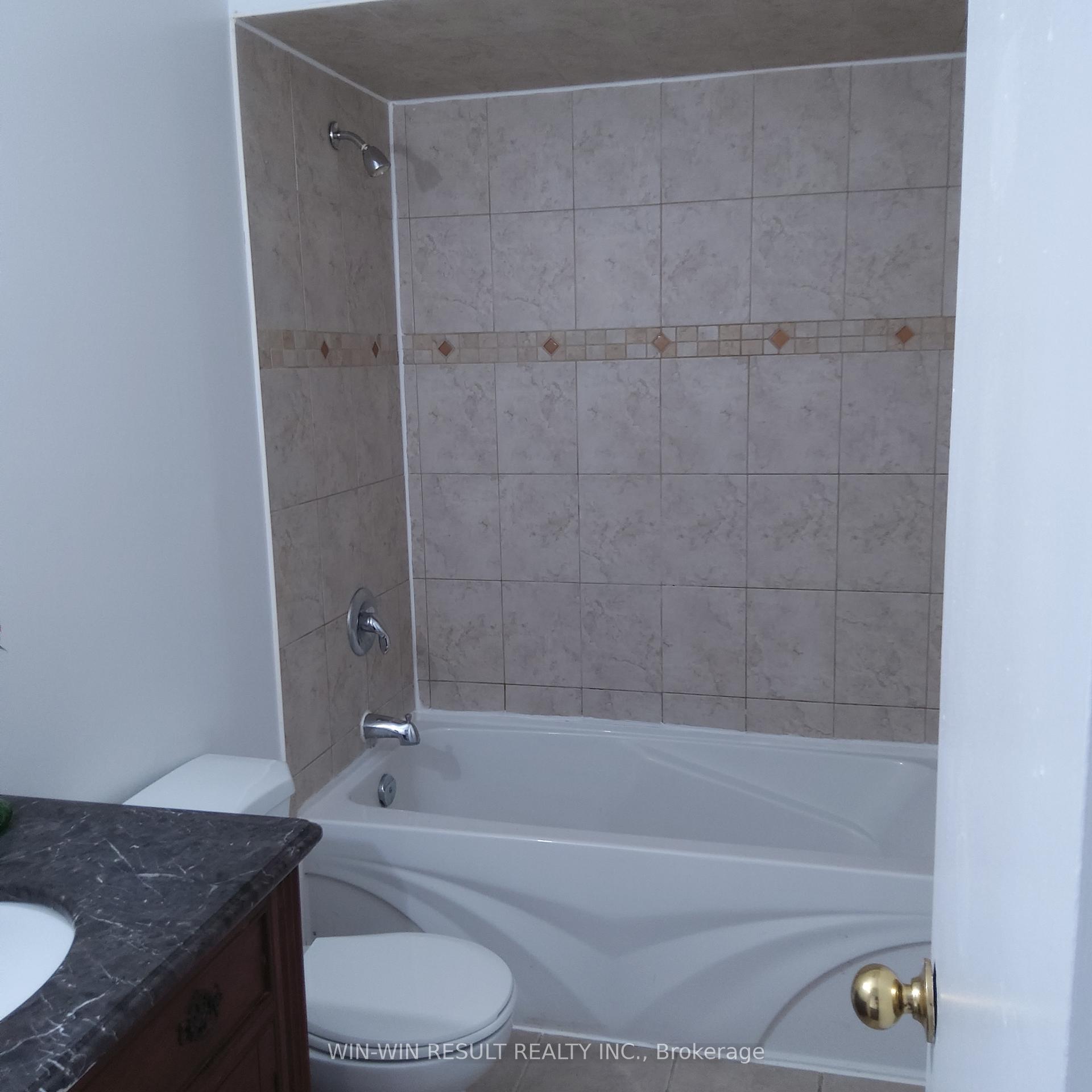 Photo 3 of 243 Cedarholme Avenue, Georgina, Keswick South — HOMEH