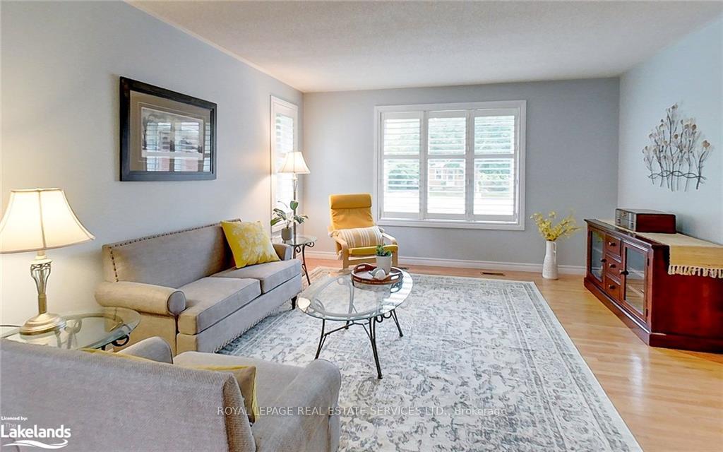 Photo 4 of 112 Bruce Street S, Blue Mountains — HOMEH