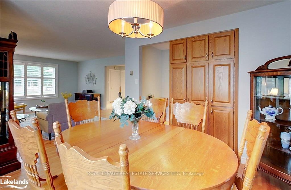 Photo 11 of 112 Bruce Street S, Blue Mountains — HOMEH